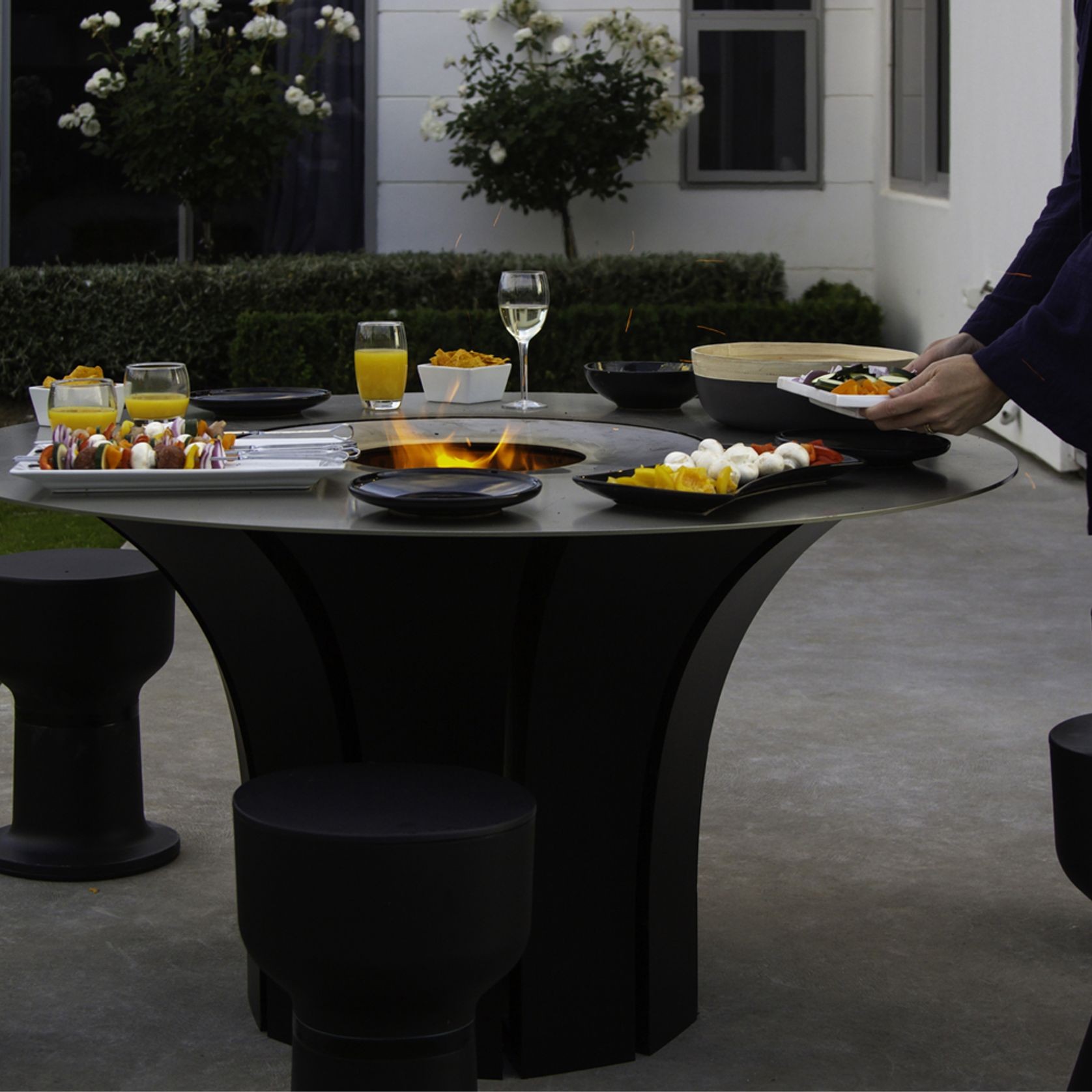 Escea EP1350 Outdoor Wood Fire Table gallery detail image