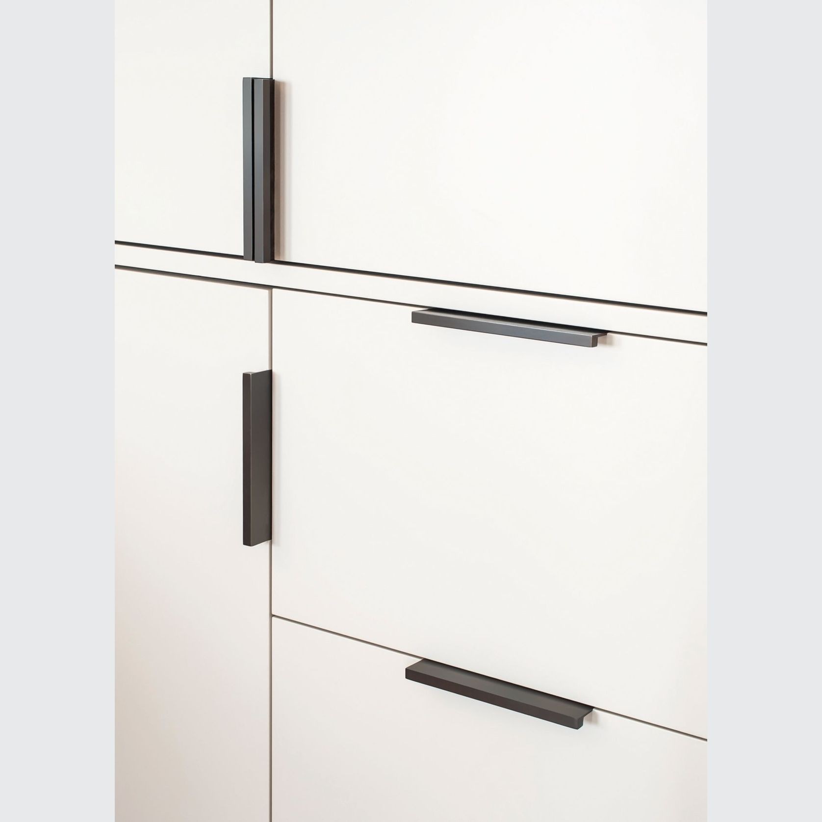 Joseph Giles Edge Pull Handle Collection gallery detail image