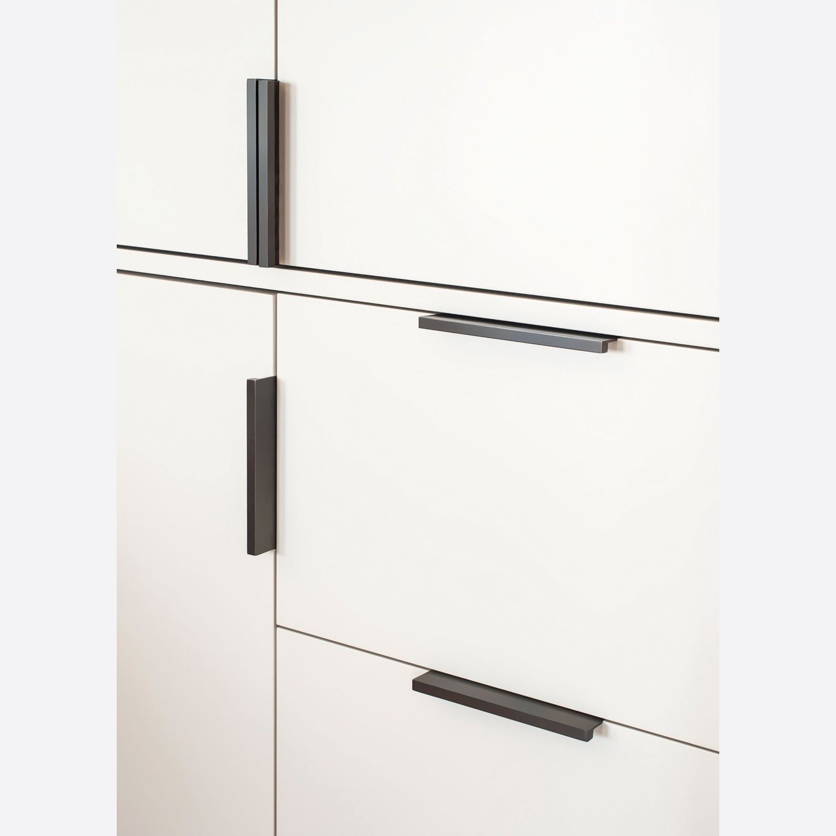 Joseph Giles Edge Pull Handle Collection gallery detail image