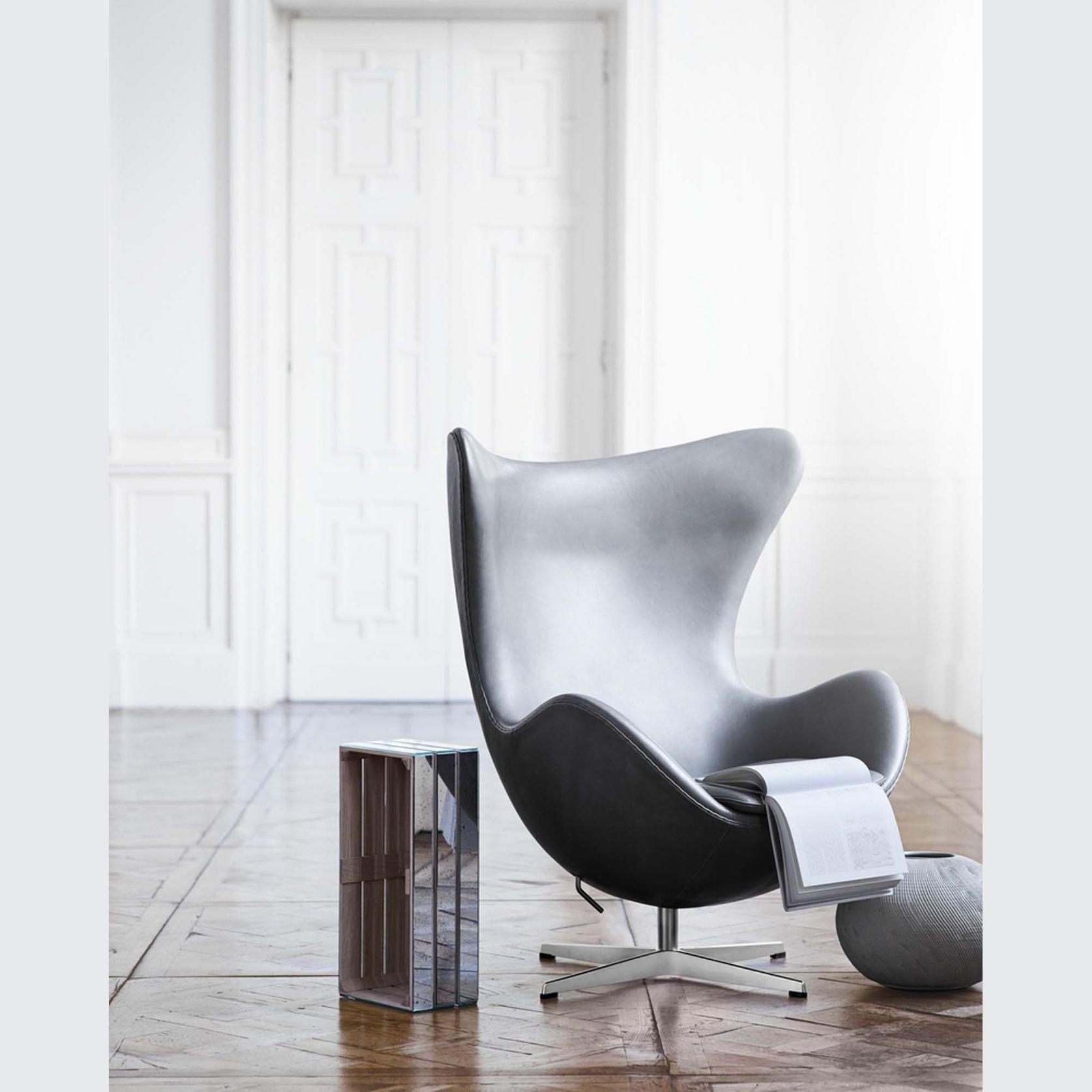 Egg Chair by Fritz Hansen gallery detail image