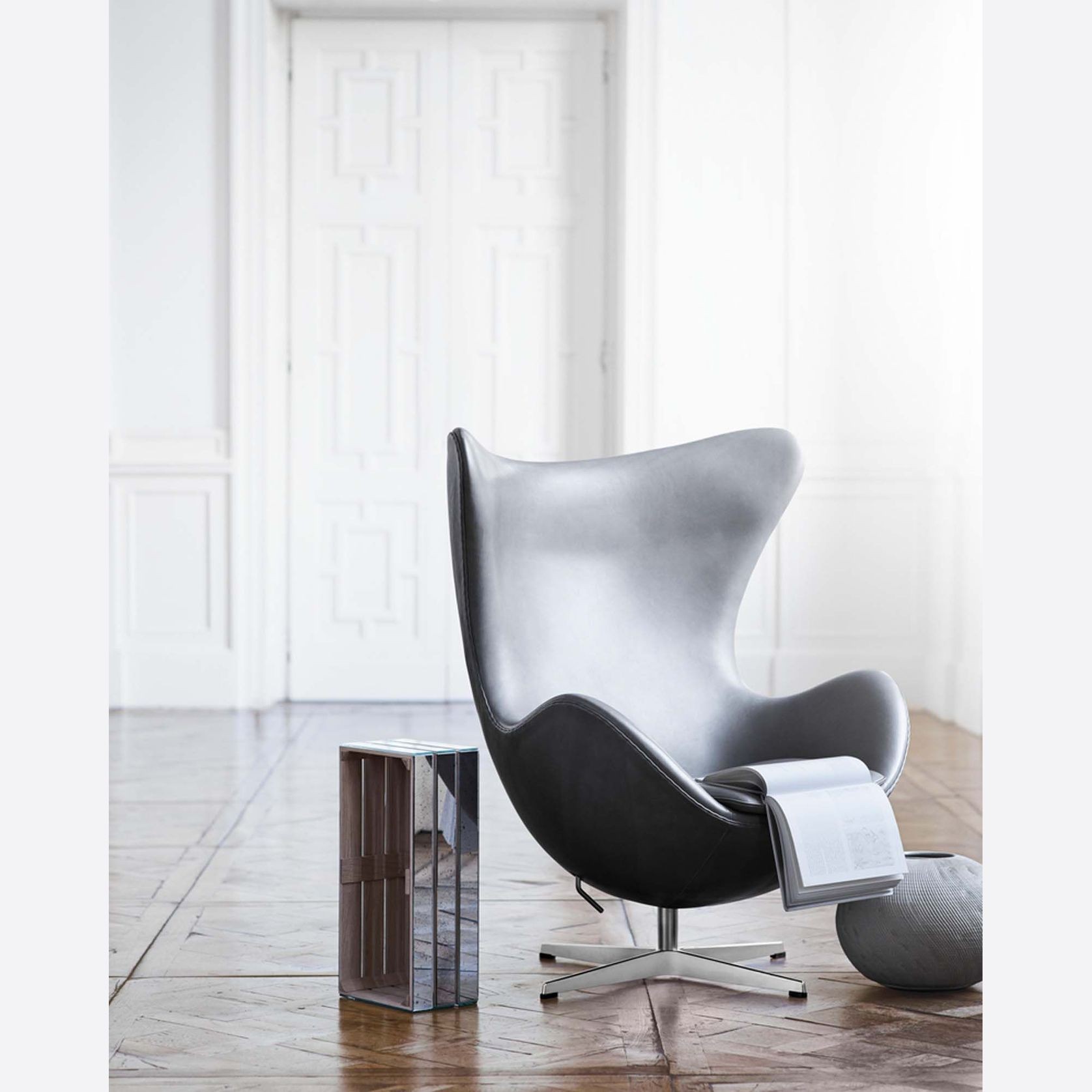 Egg Chair by Fritz Hansen gallery detail image
