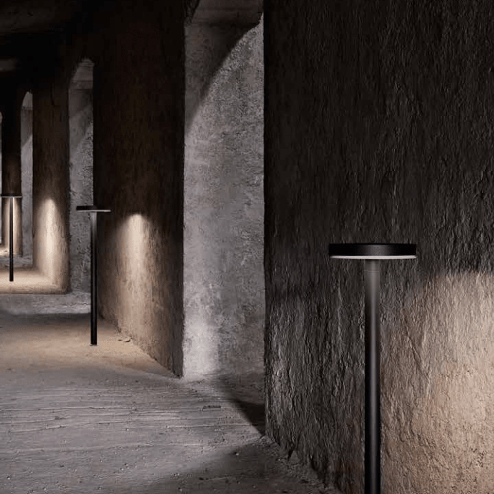 EKLEIPSIS Outdoor Bollard Lamp by Cariboni gallery detail image
