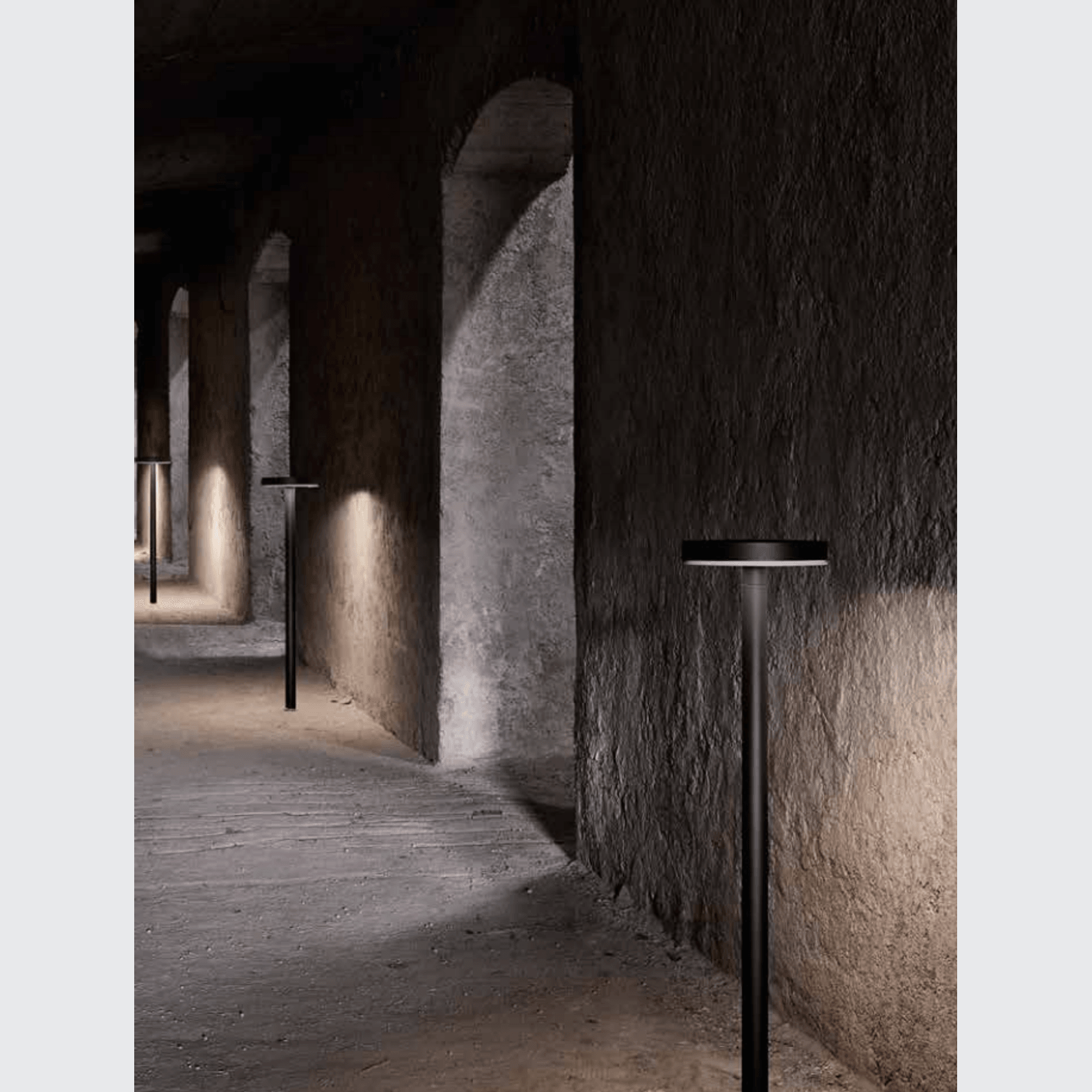 EKLEIPSIS Outdoor Bollard Lamp by Cariboni gallery detail image