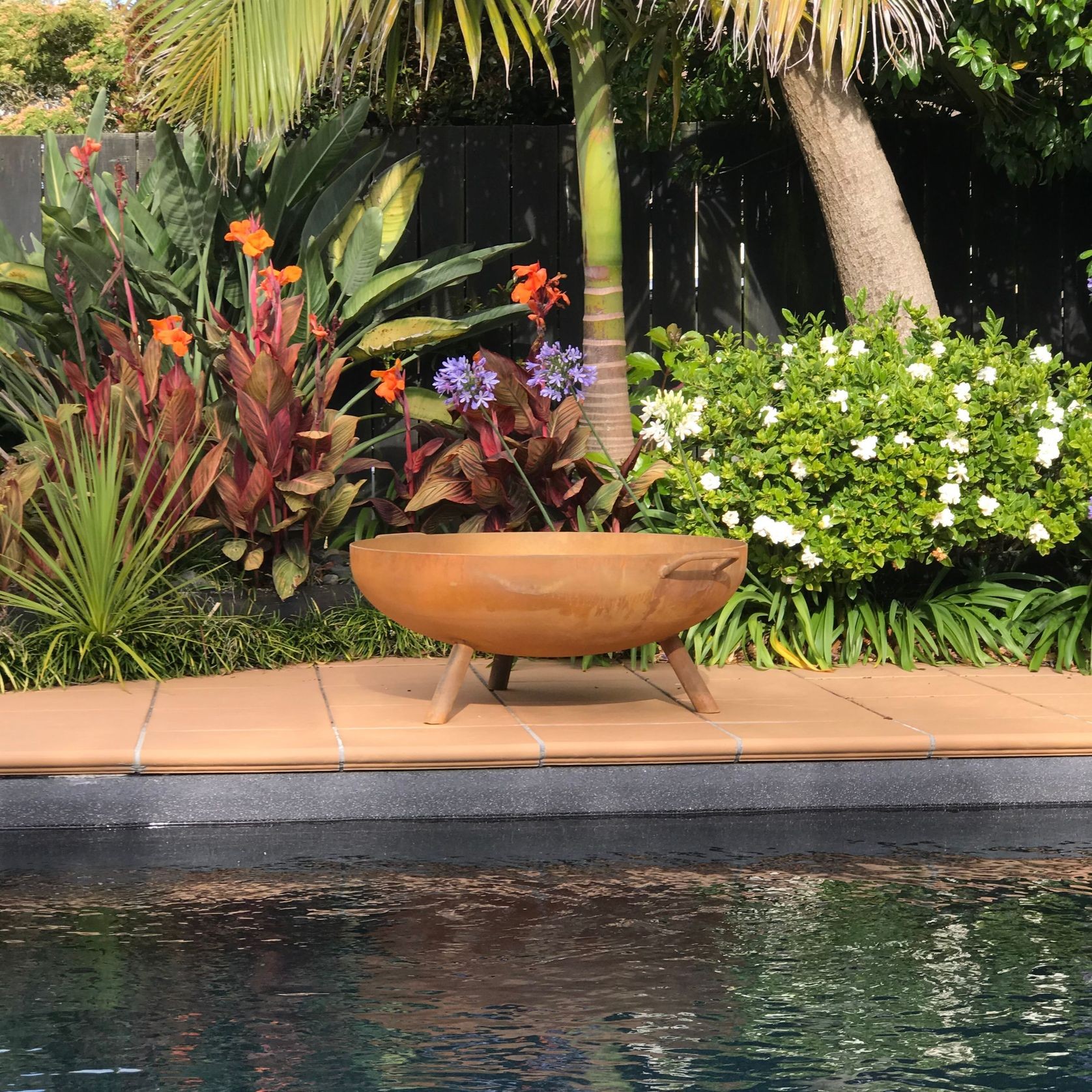 Fire Bowl Pit 900 with Legs gallery detail image