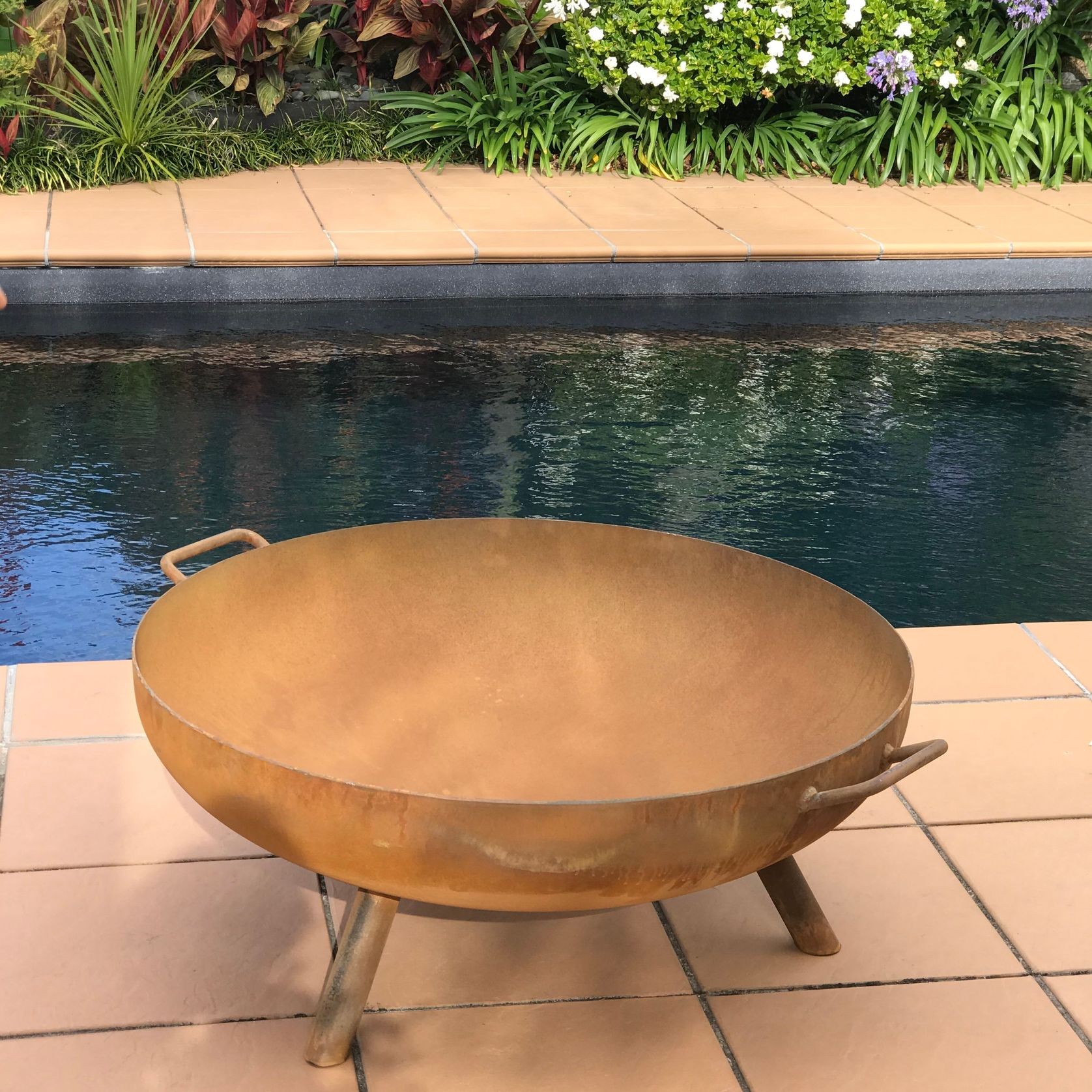 Fire Bowl Pit 900 with Legs gallery detail image