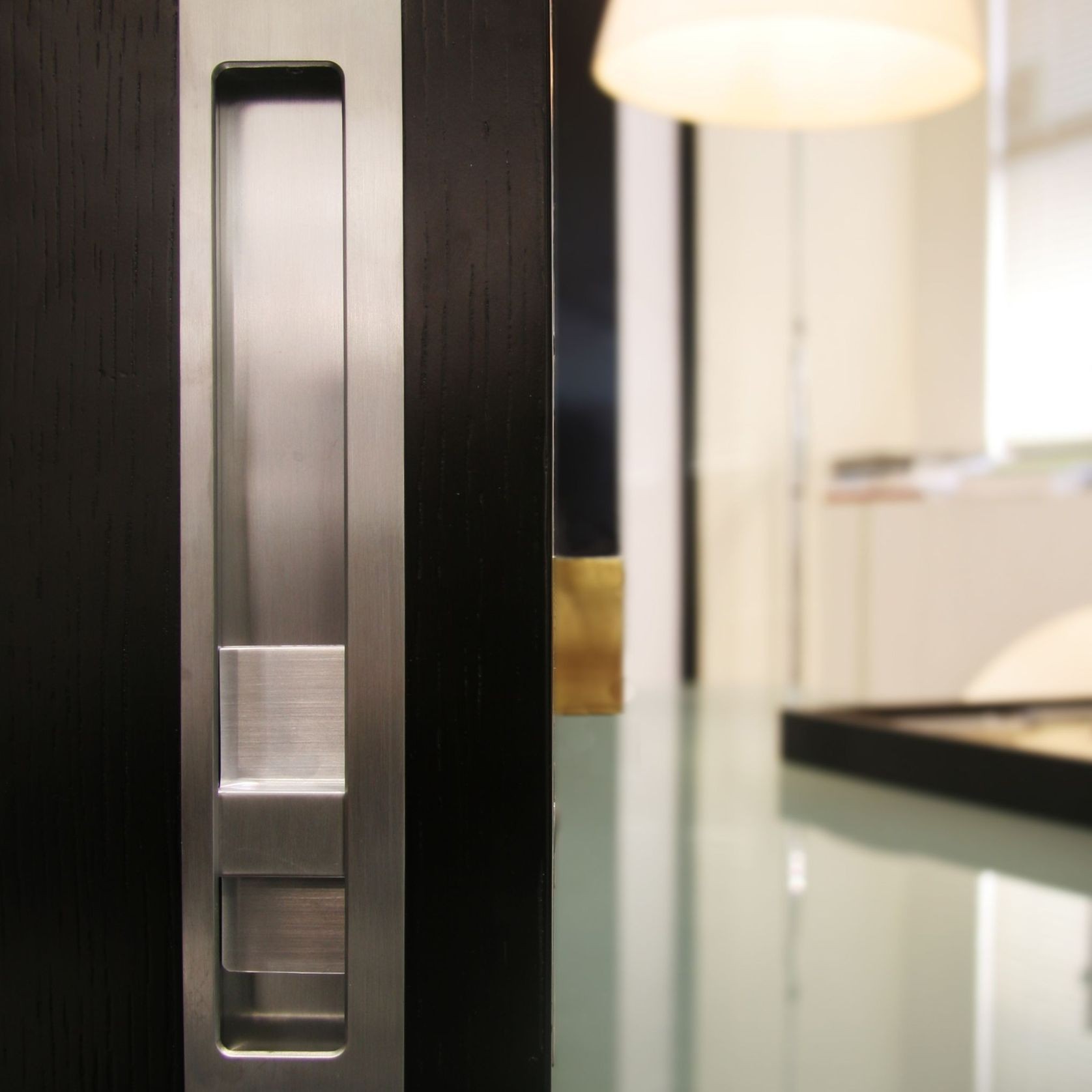 HB1650 D OFFSET FLUSH PULL LOCK FOR HINGE AND PIVOT DOO gallery detail image