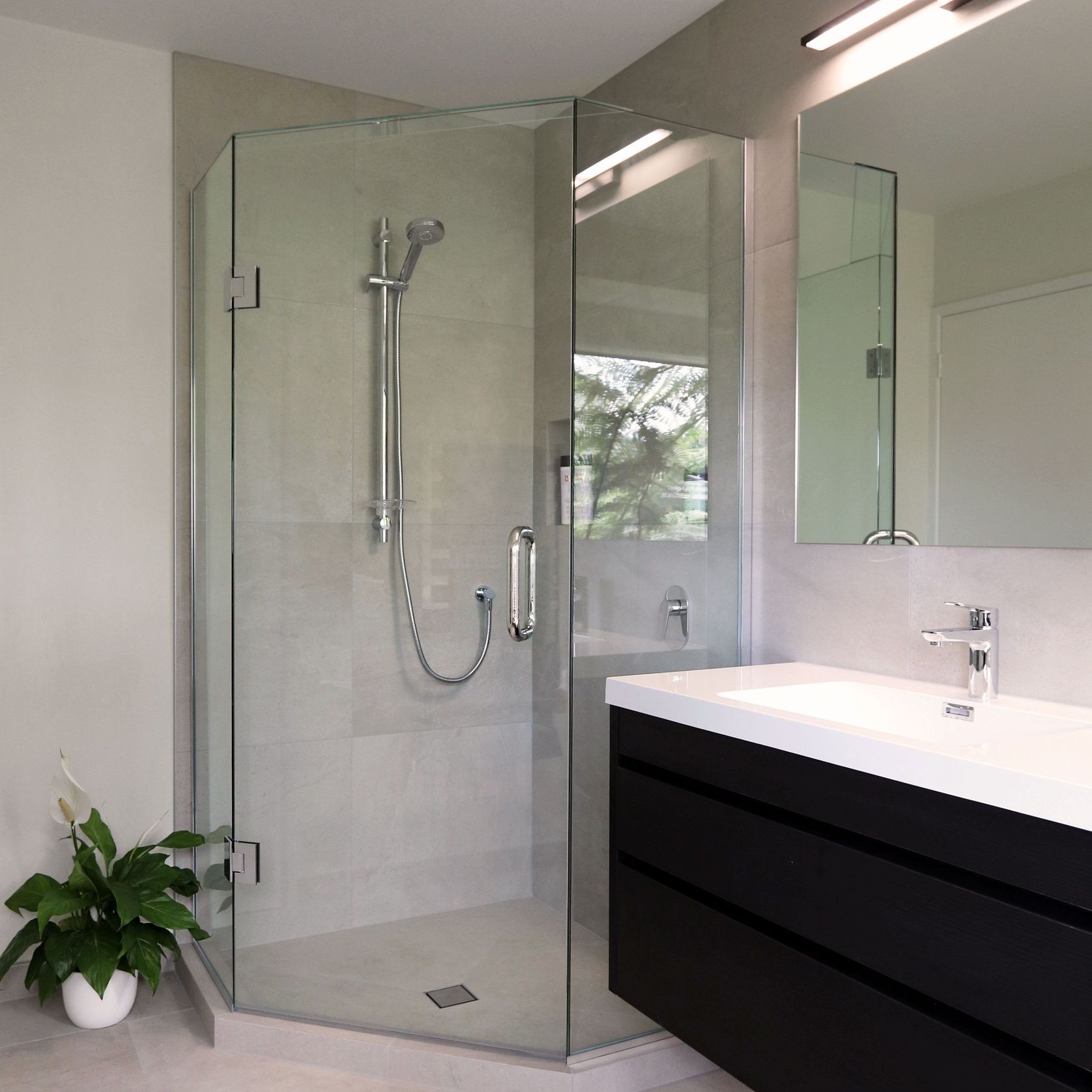Custom Frameless Glass Showers gallery detail image