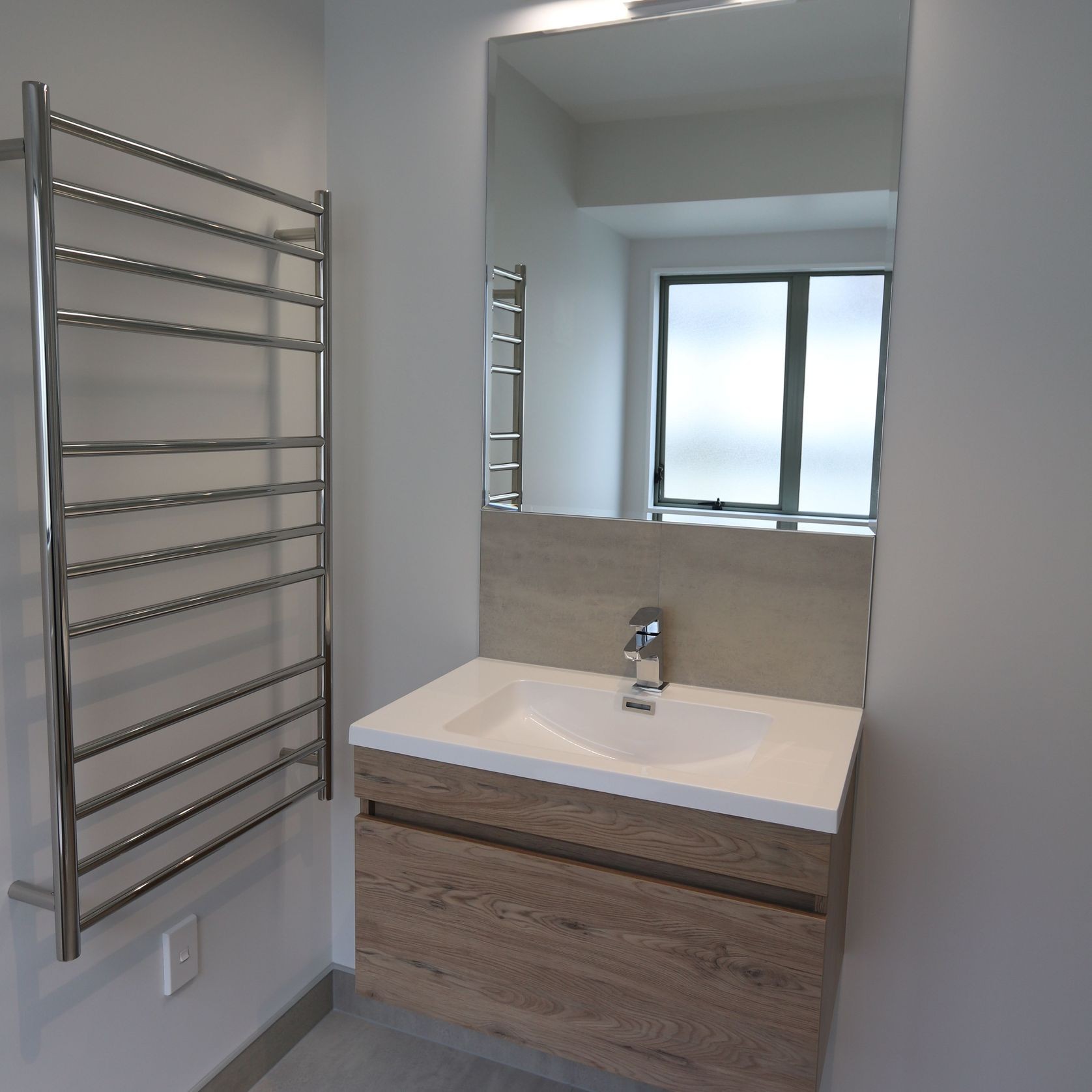 12-Volt Round Heated Towel Ladders gallery detail image