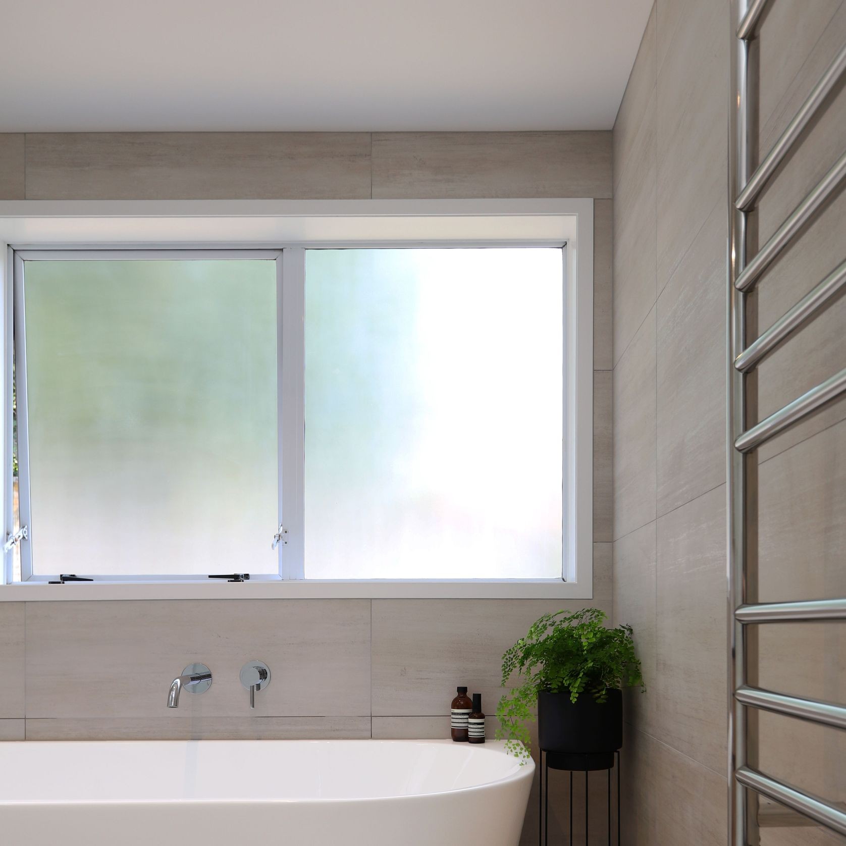 12-Volt Round Heated Towel Ladders gallery detail image