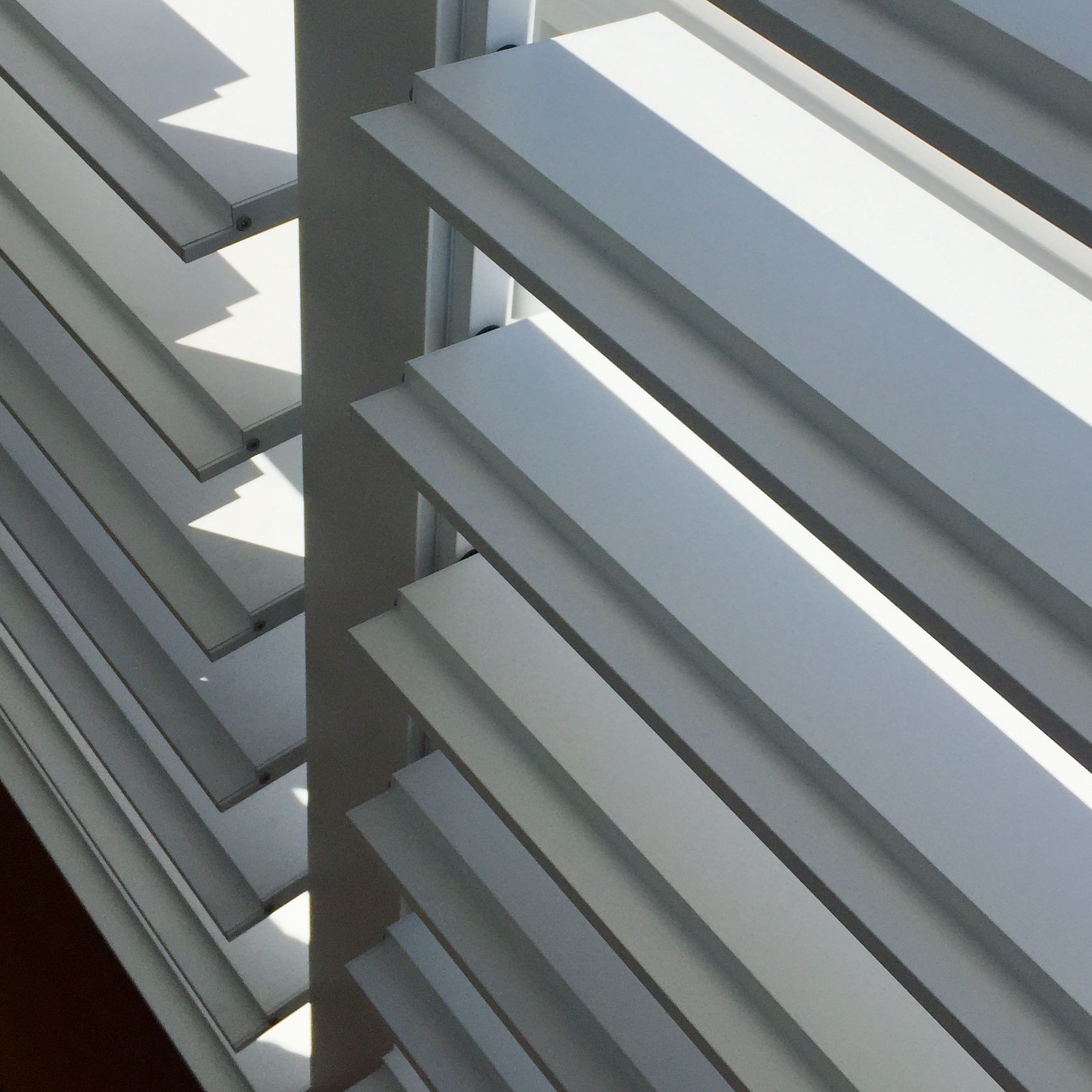 Locarno Operable Horizontal Louvres gallery detail image