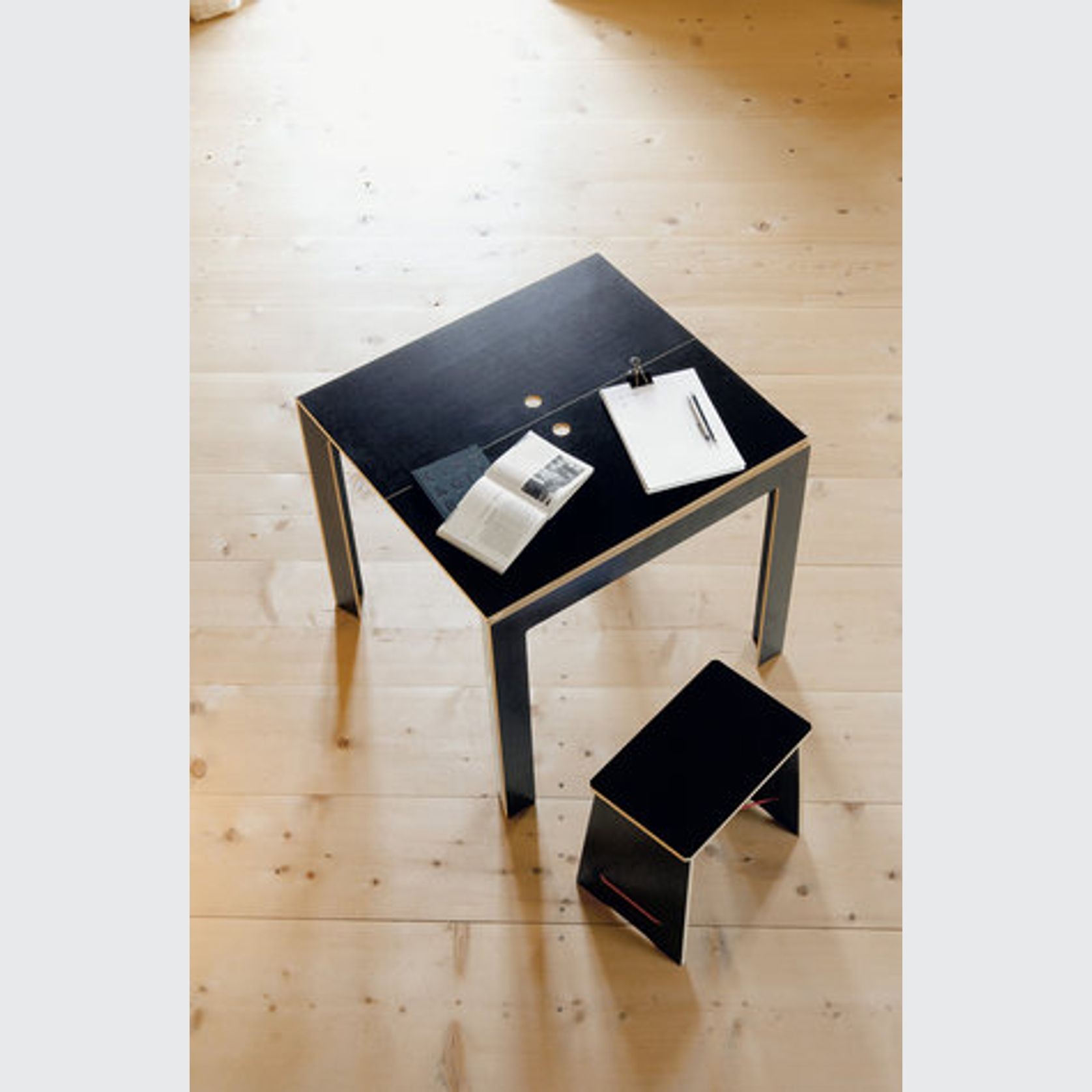 Last Minute Table gallery detail image