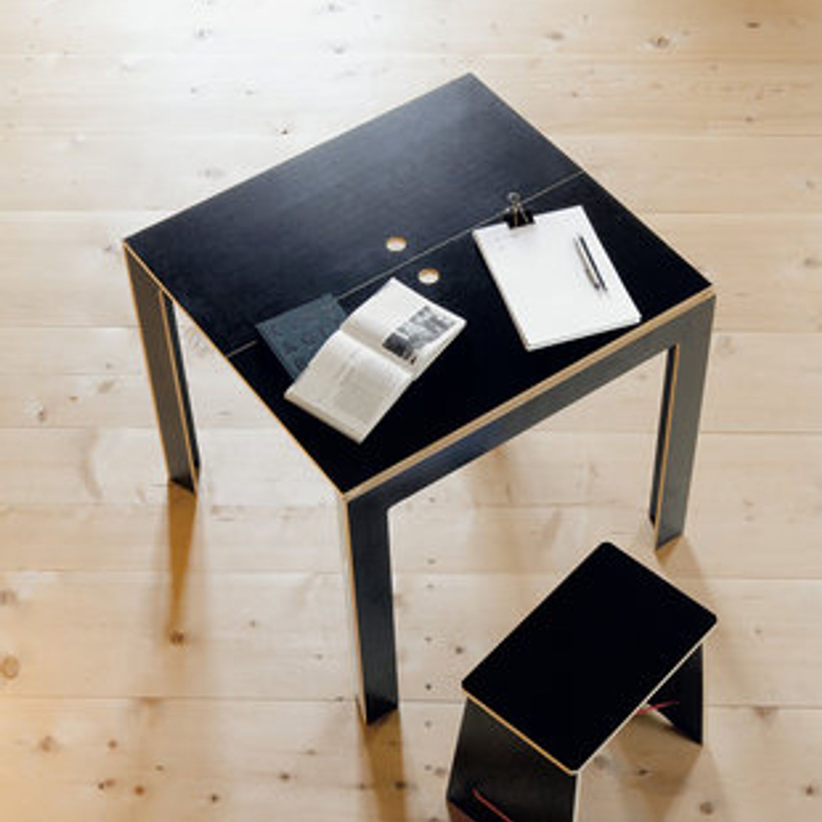 Last Minute Table gallery detail image