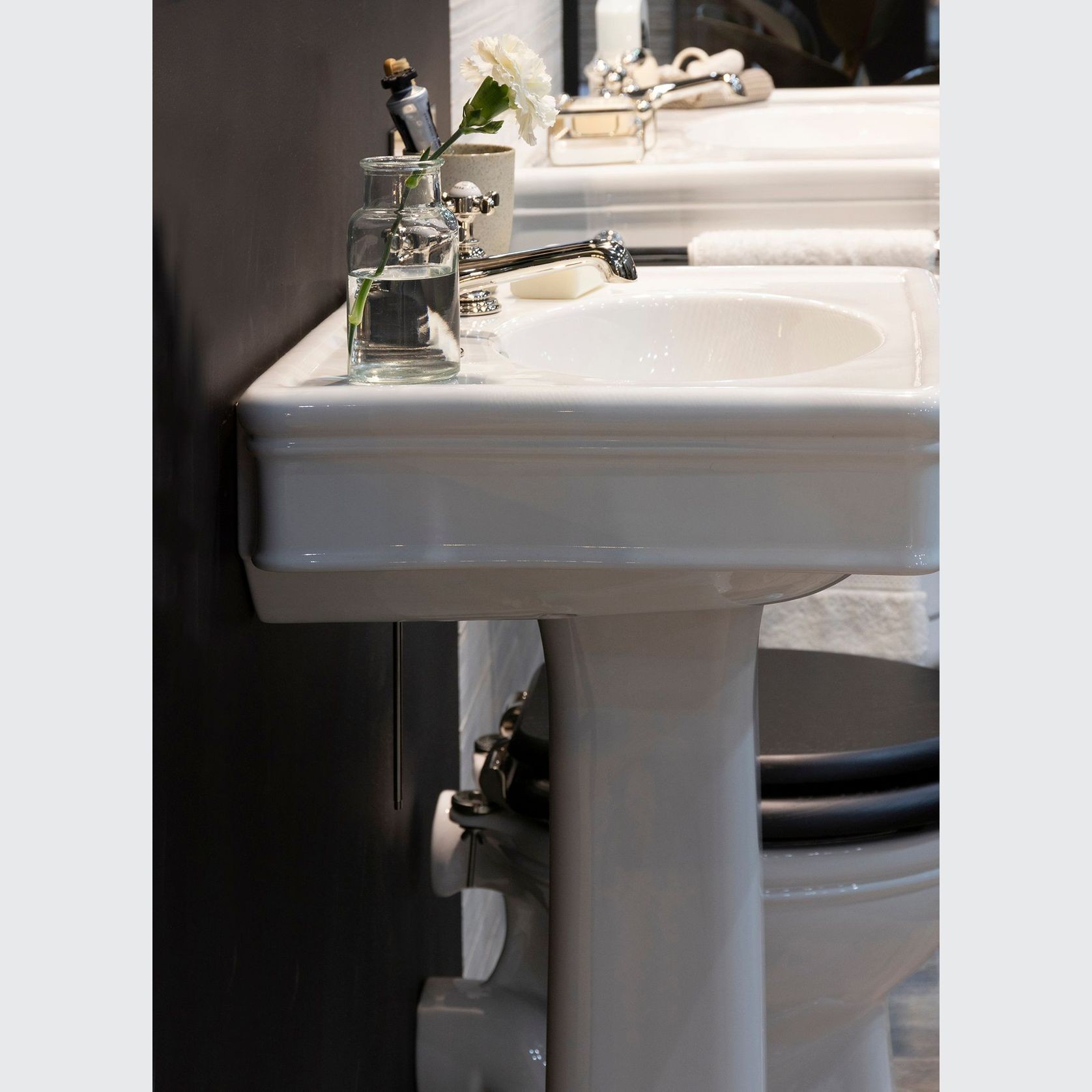 Lonsdale 550 and 650 basin gallery detail image