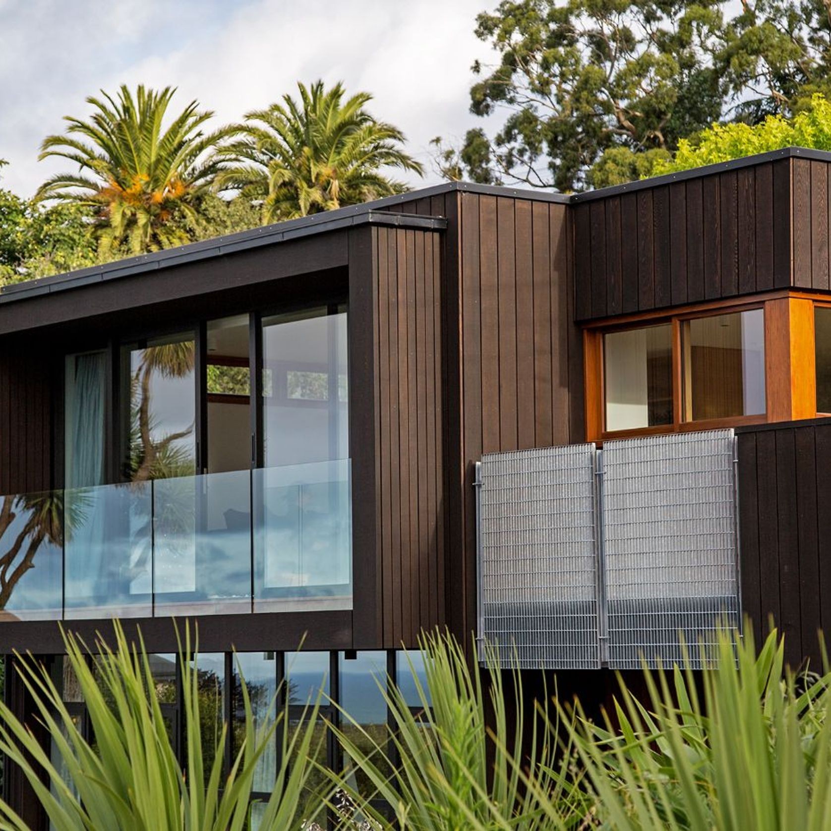 Vertical Shiplap Cedar Weatherboards gallery detail image