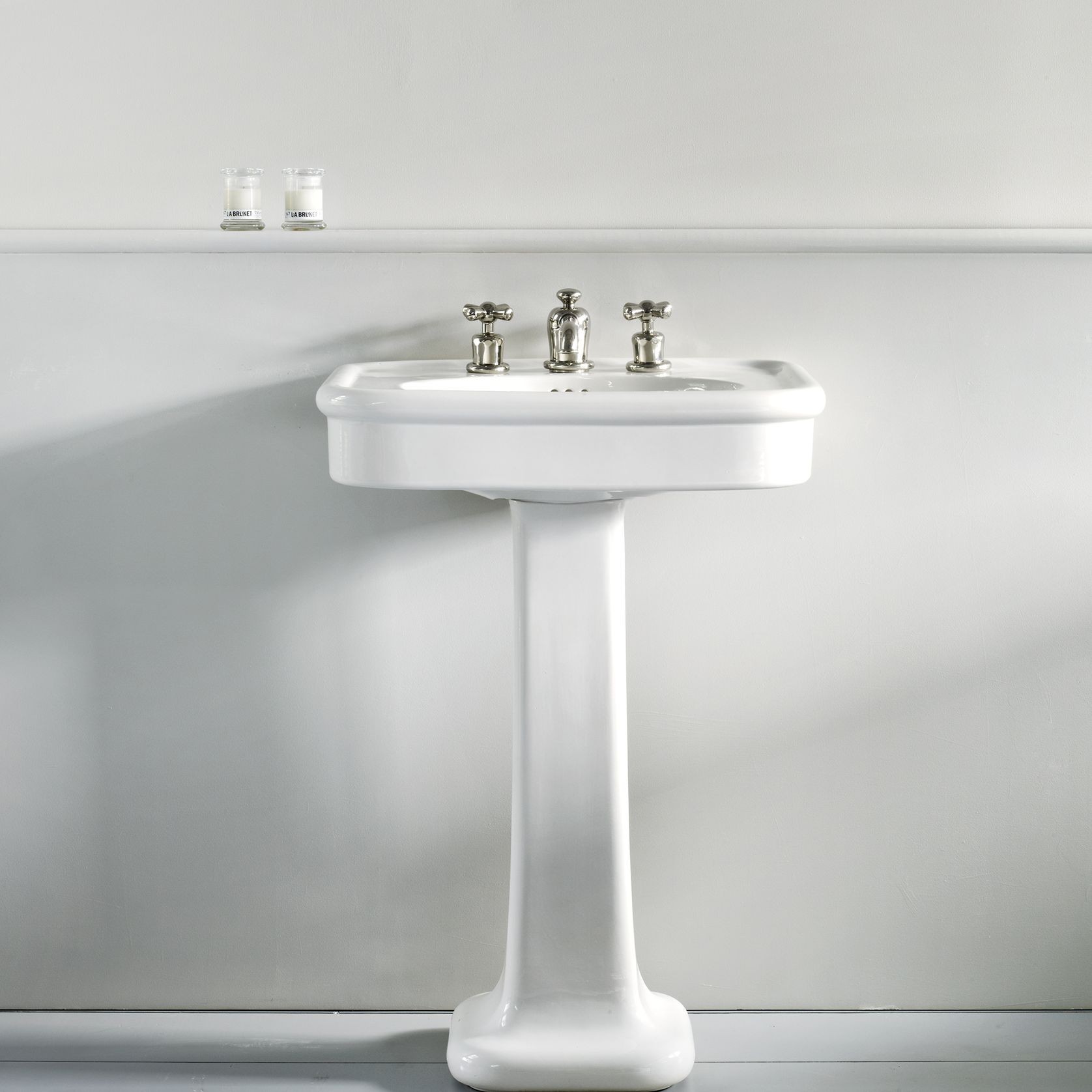 Rockwell Basin on Pedestal gallery detail image