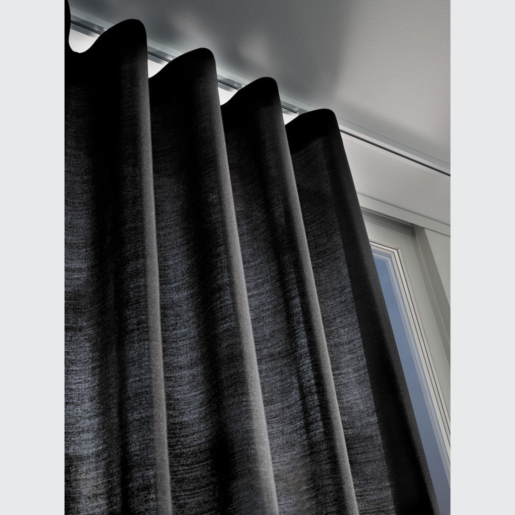 Silent Gliss 5600 Electric Curtain Track gallery detail image
