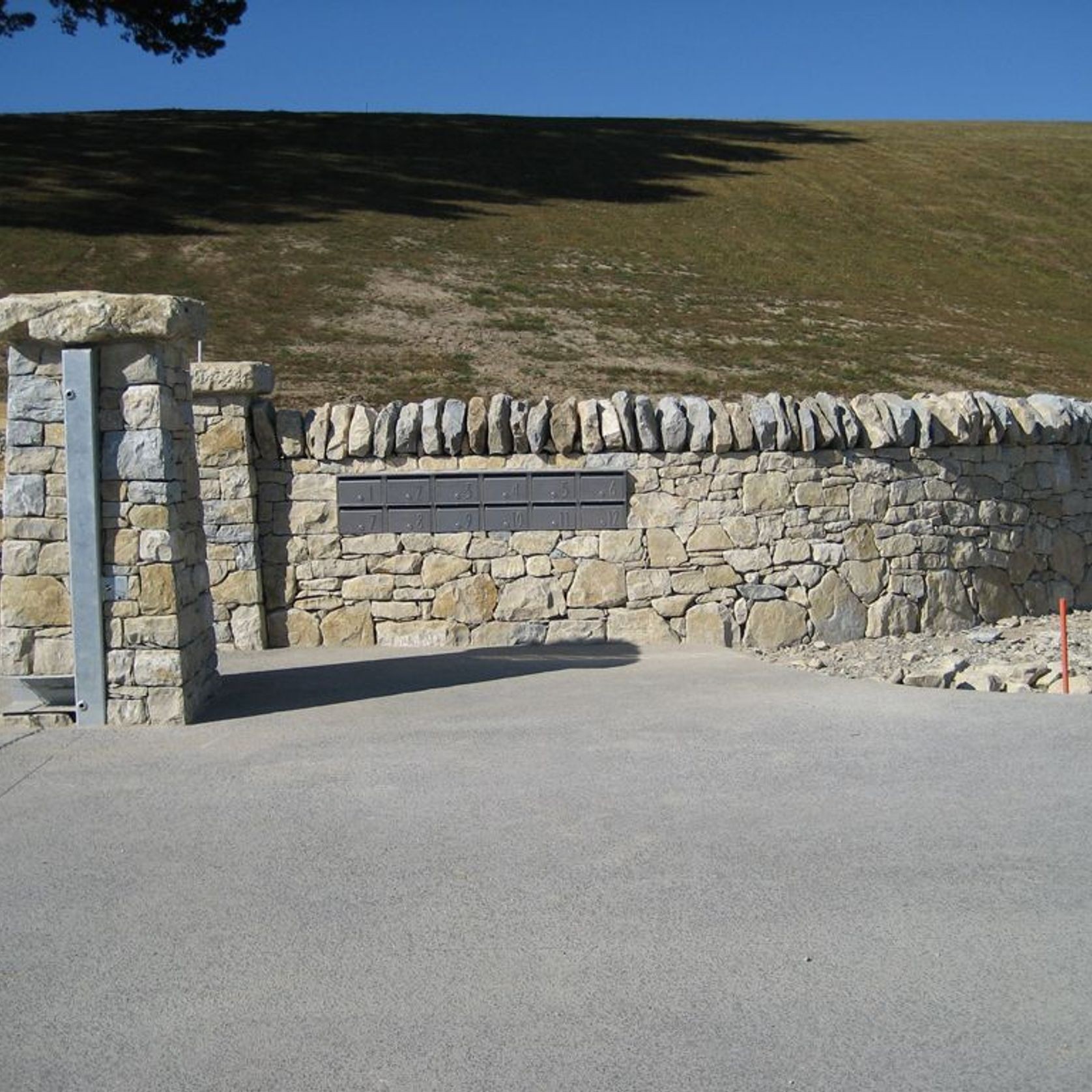 Stone Pillars & Drive Way Entrances gallery detail image