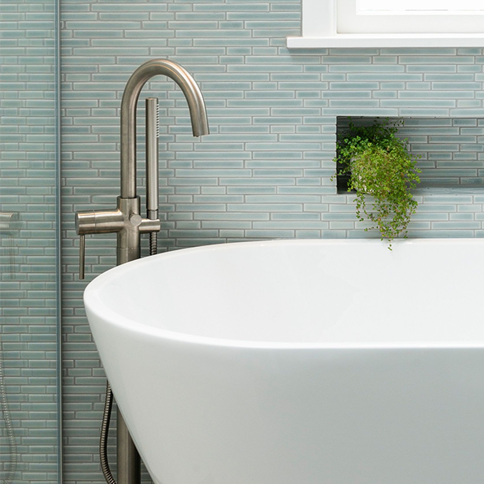Uno Bath Column With Hand Shower gallery detail image