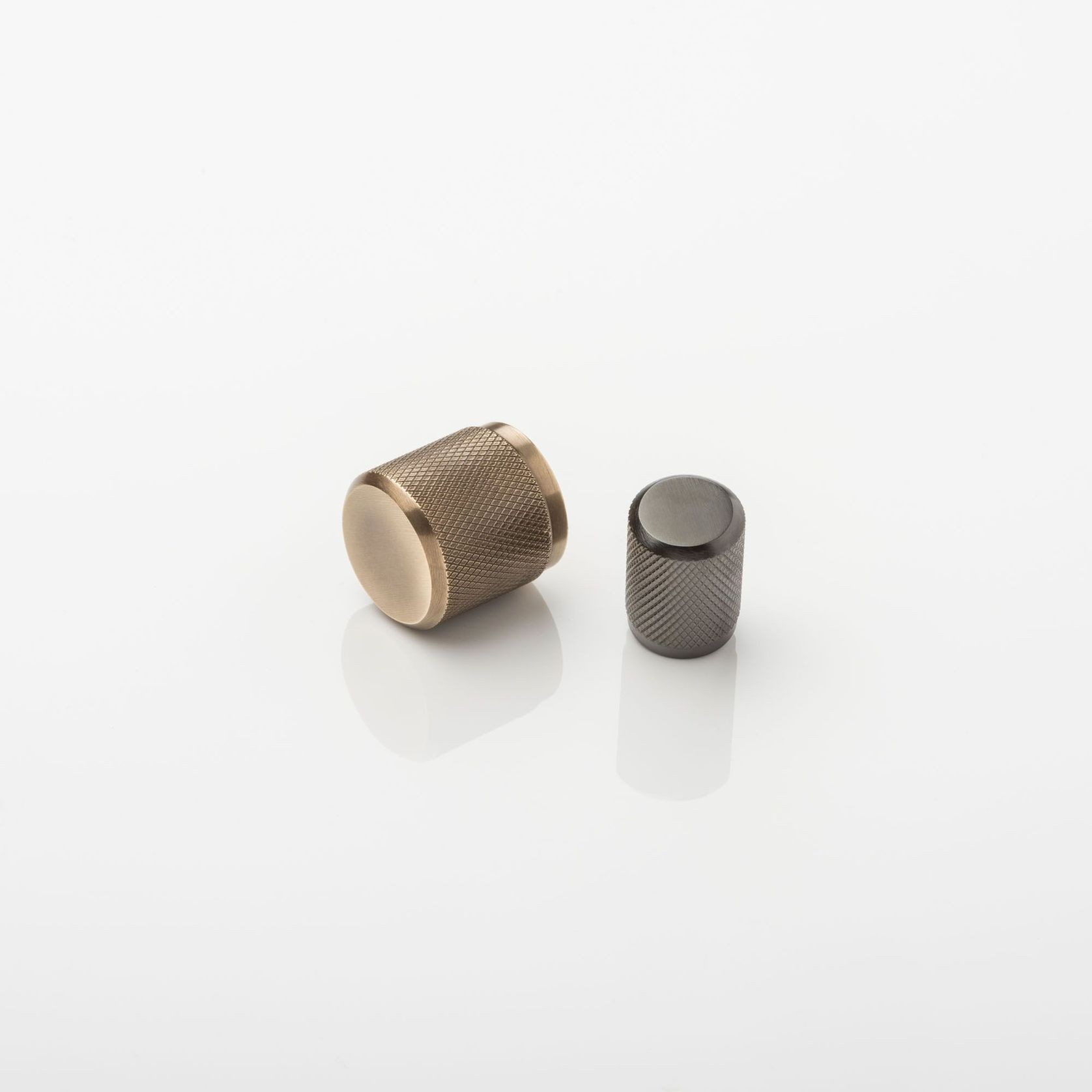 Joseph Giles Volume Knurled Cabinet Pull gallery detail image