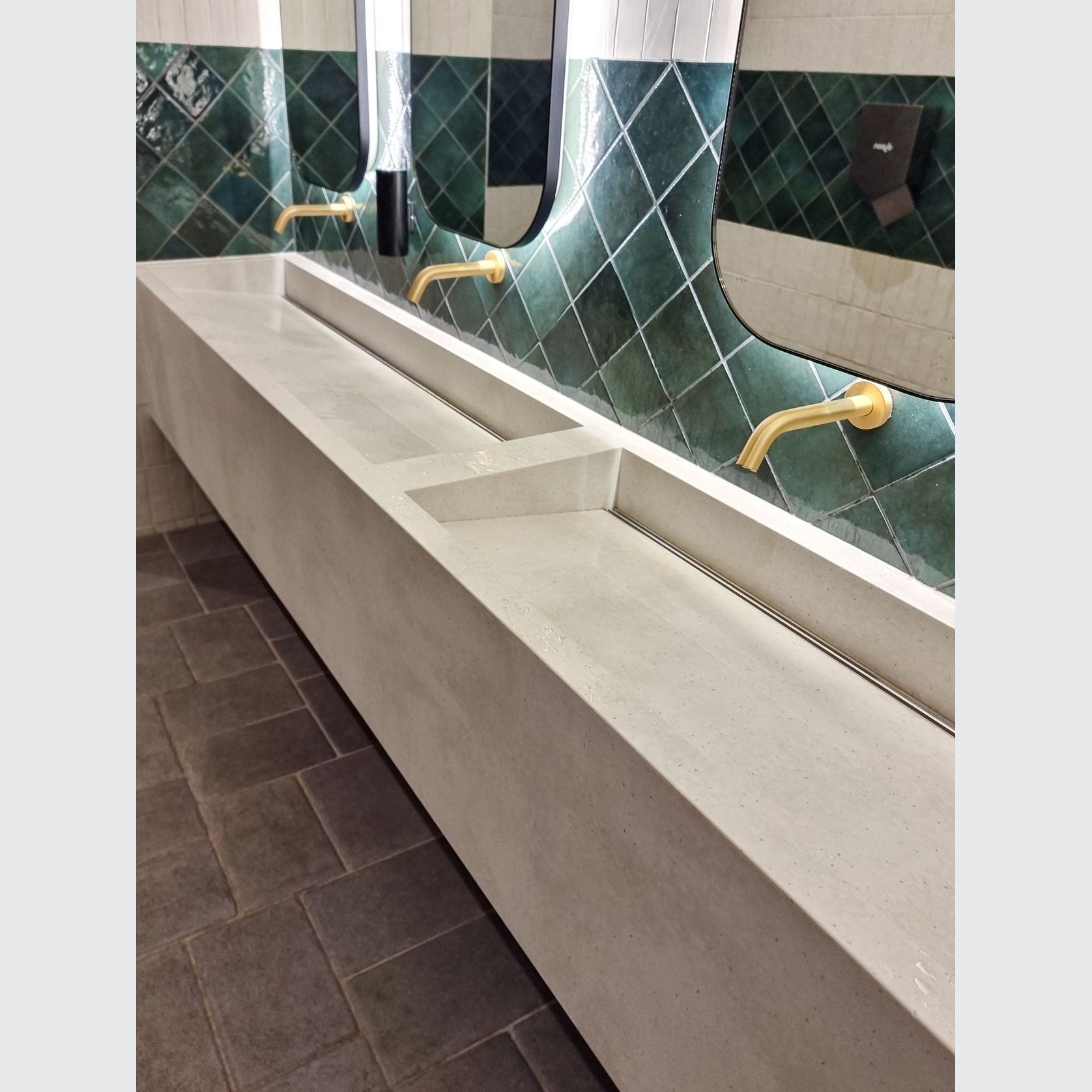Staron® Solid Surfaces gallery detail image