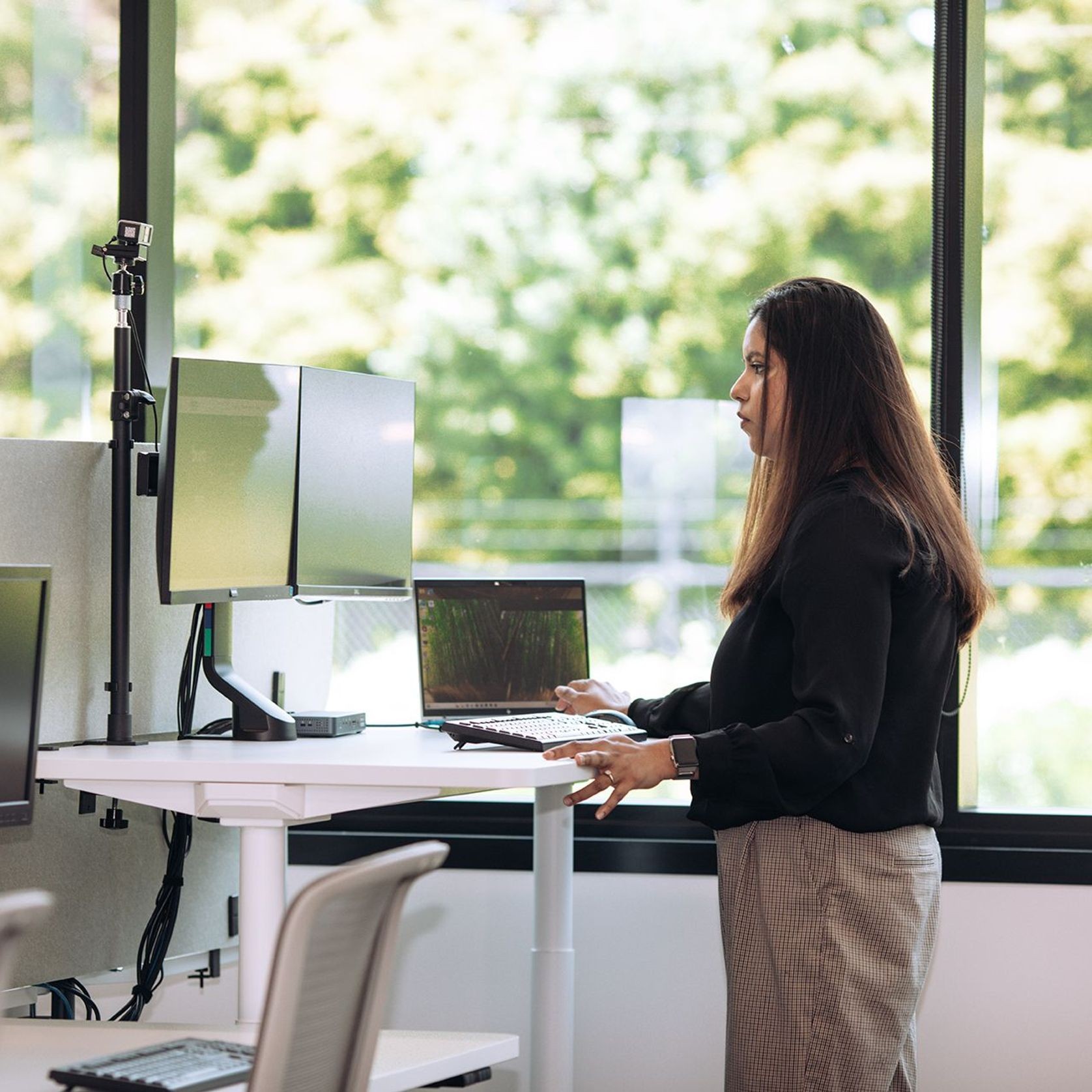 Buro Syntra Back-to-Back Standing Desk gallery detail image