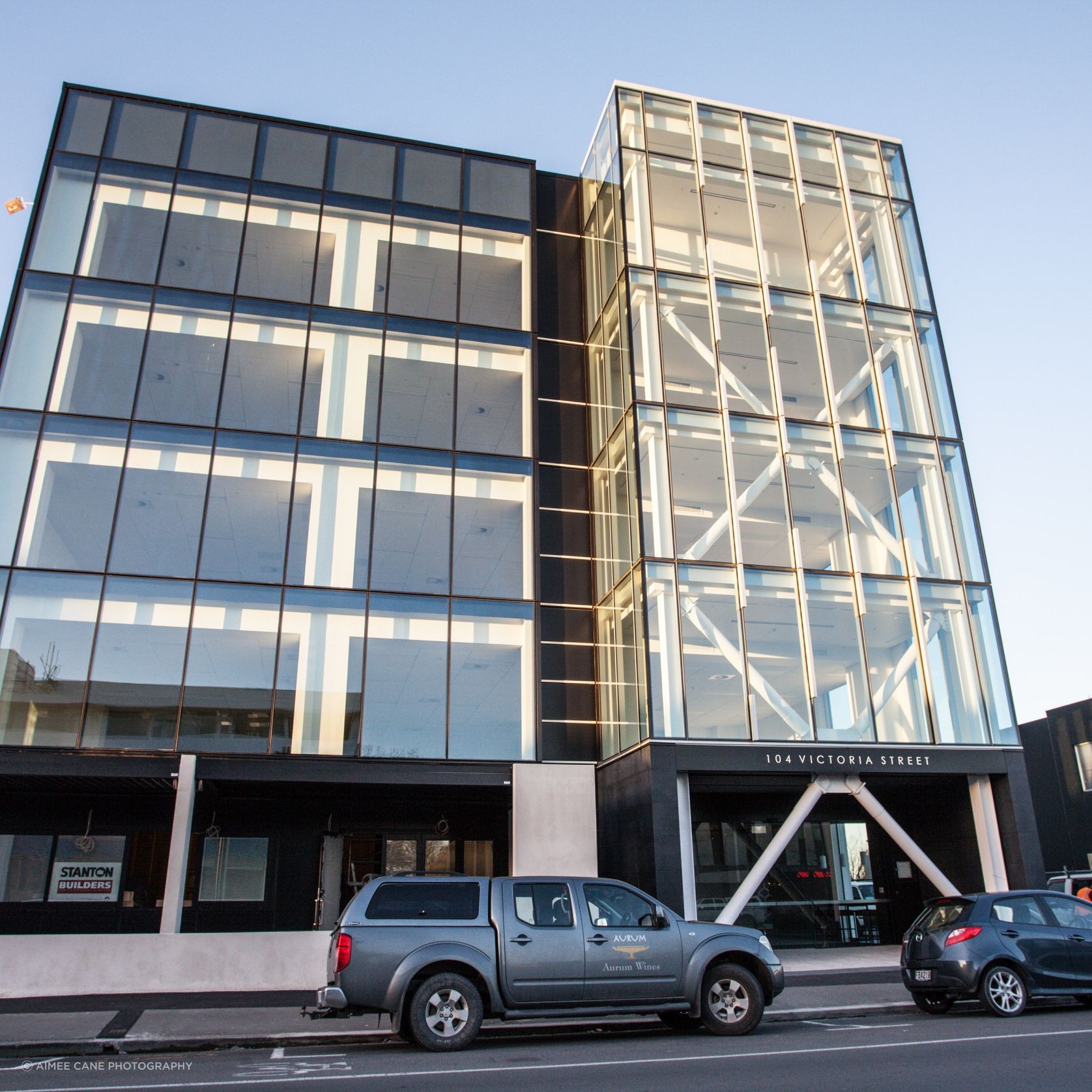 PW1000 4 sided flush glazed unitised curtainwall gallery detail image