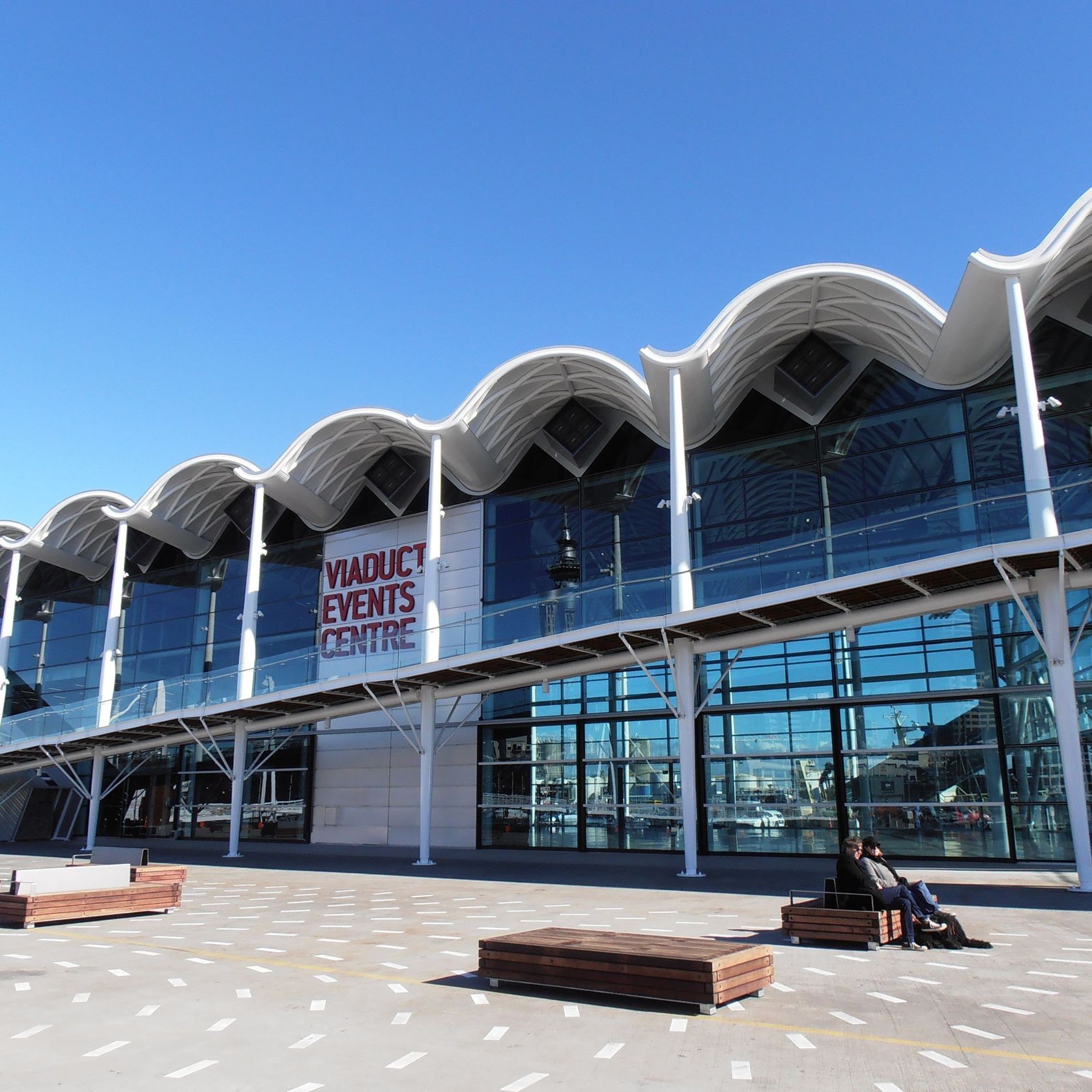 PW1000 4 sided flush glazed unitised curtainwall gallery detail image