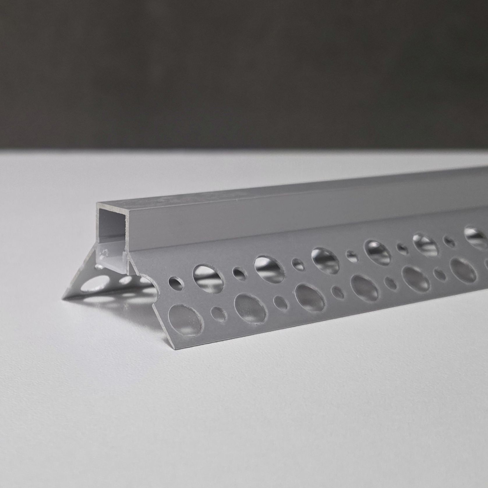 TL003 plaster-in trimless corner extrusion profile