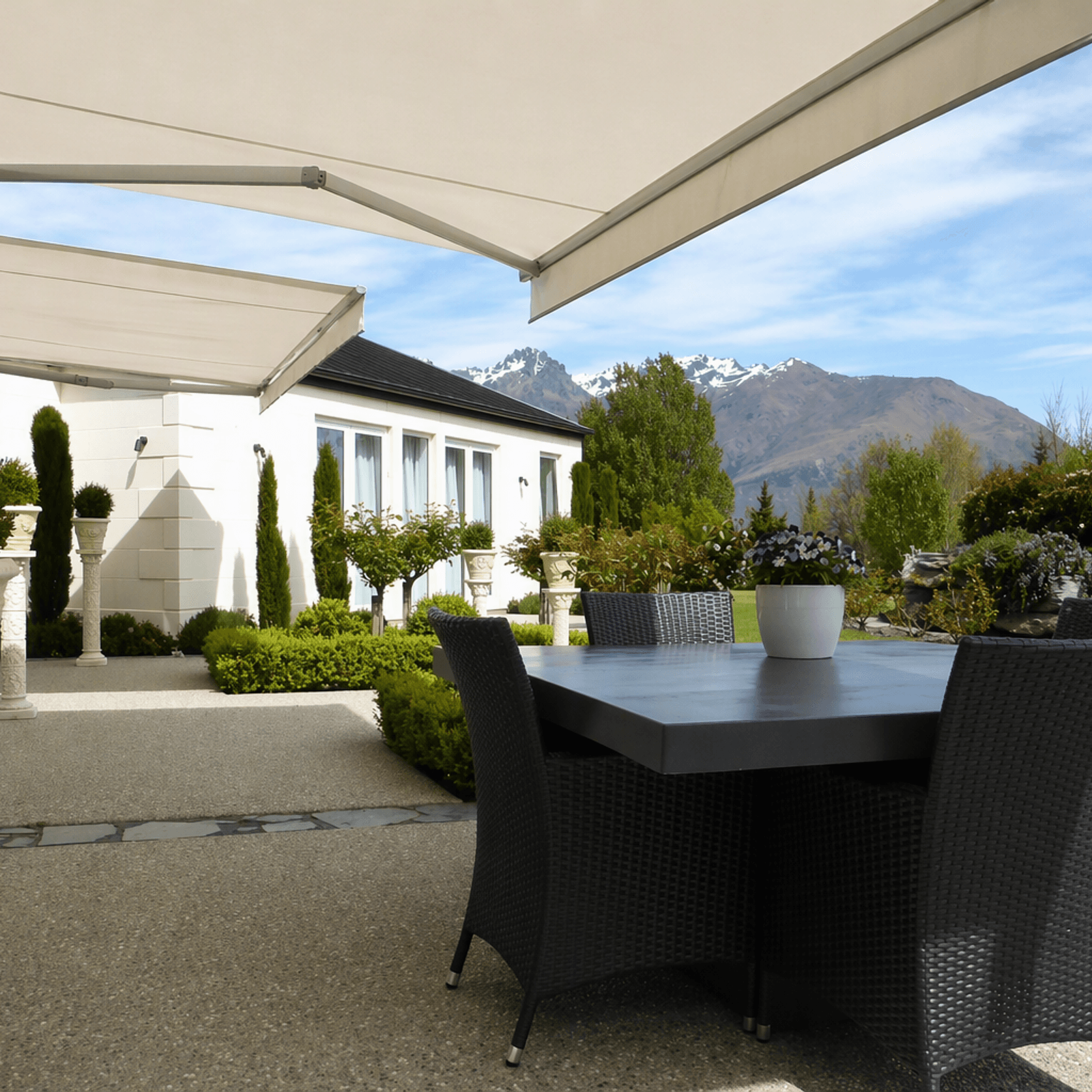 Felicia™ Retractable Cassette Awning gallery detail image