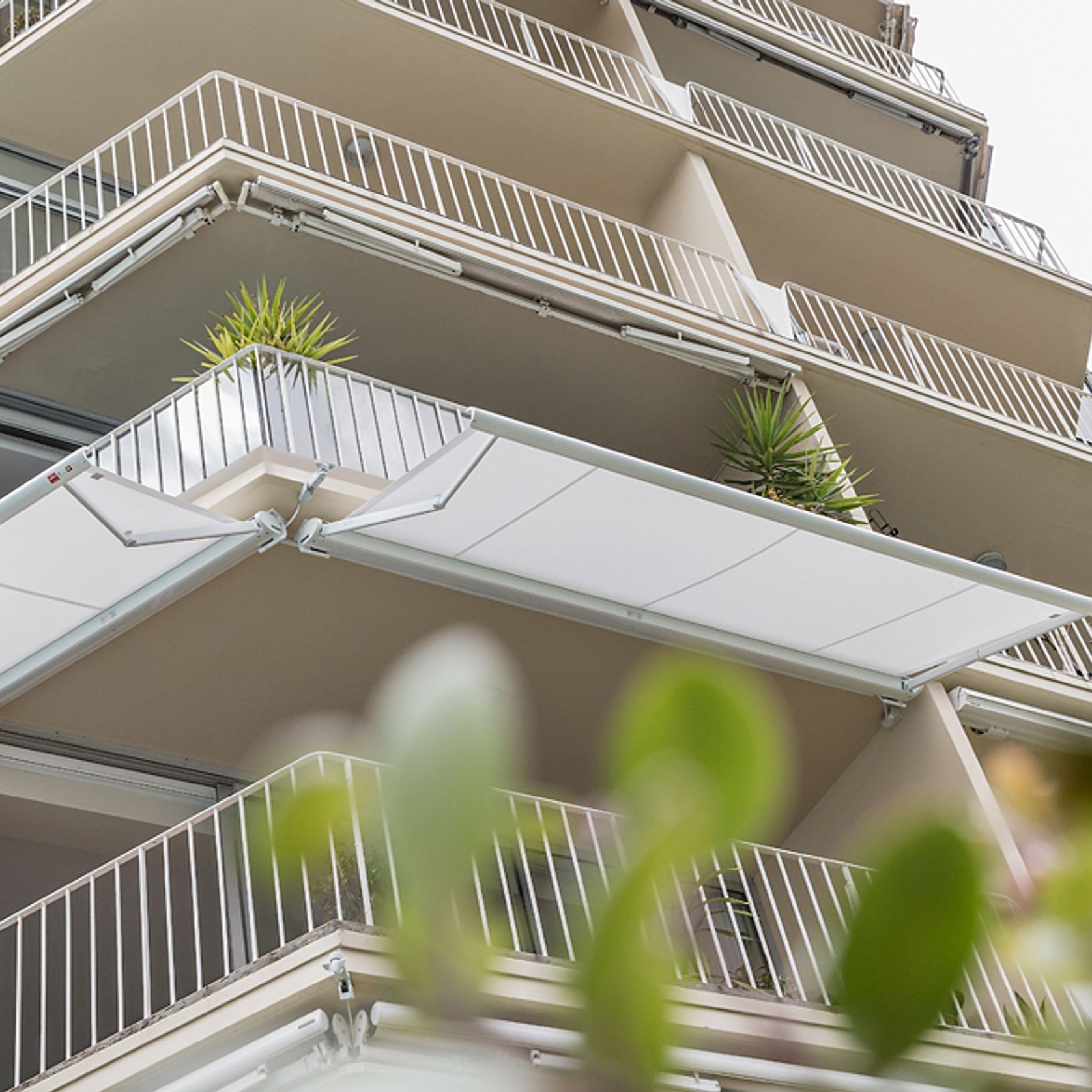 Weinor Cassita II Full Cassette Folding Arm Awning gallery detail image