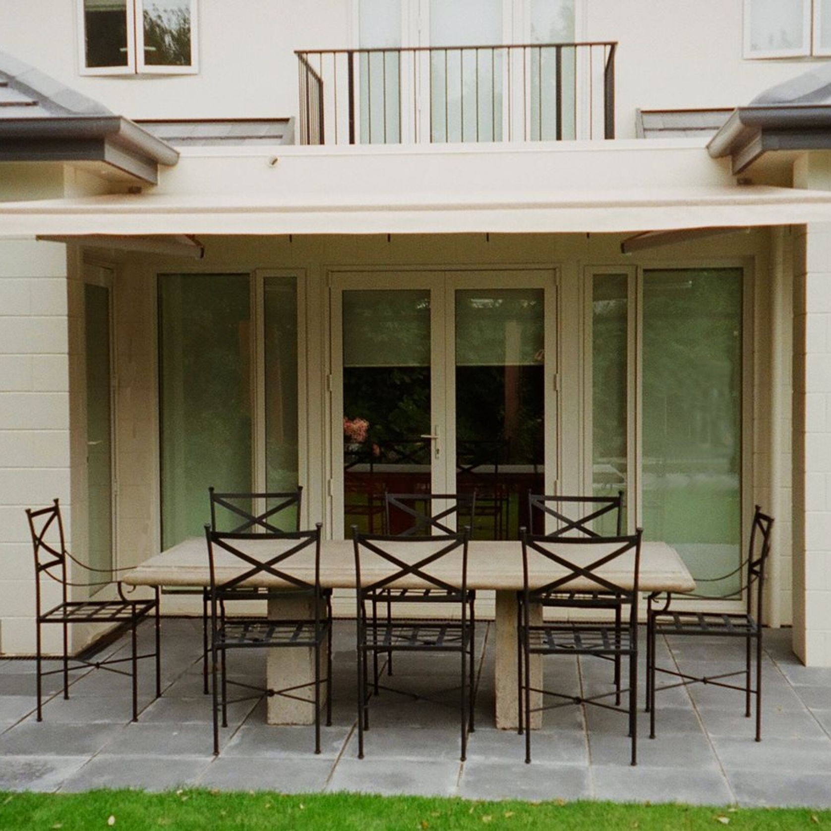 Euro Boulevard Awning gallery detail image