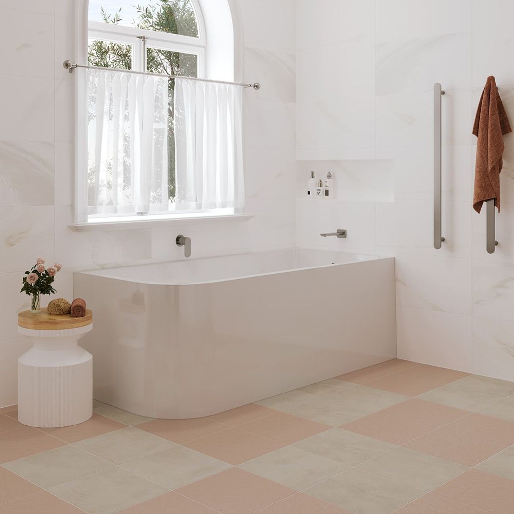Hustle Multi-Fit Acrylic Bath with Overflow gallery detail image