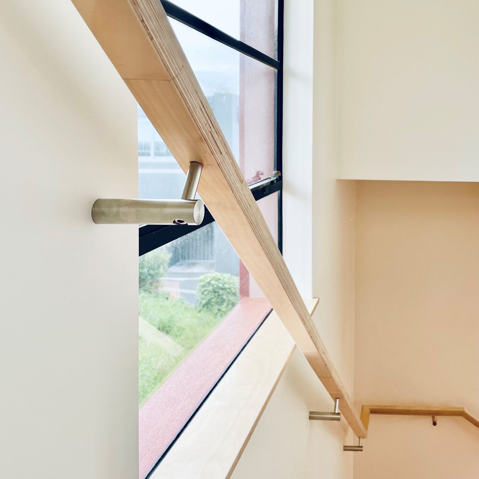 HB530 Round Stainless Steel Stair Rail Bracket gallery detail image