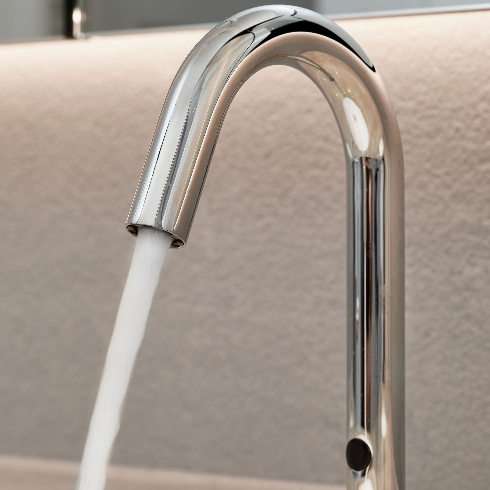 Integrated Gooseneck Sensor Tap gallery detail image