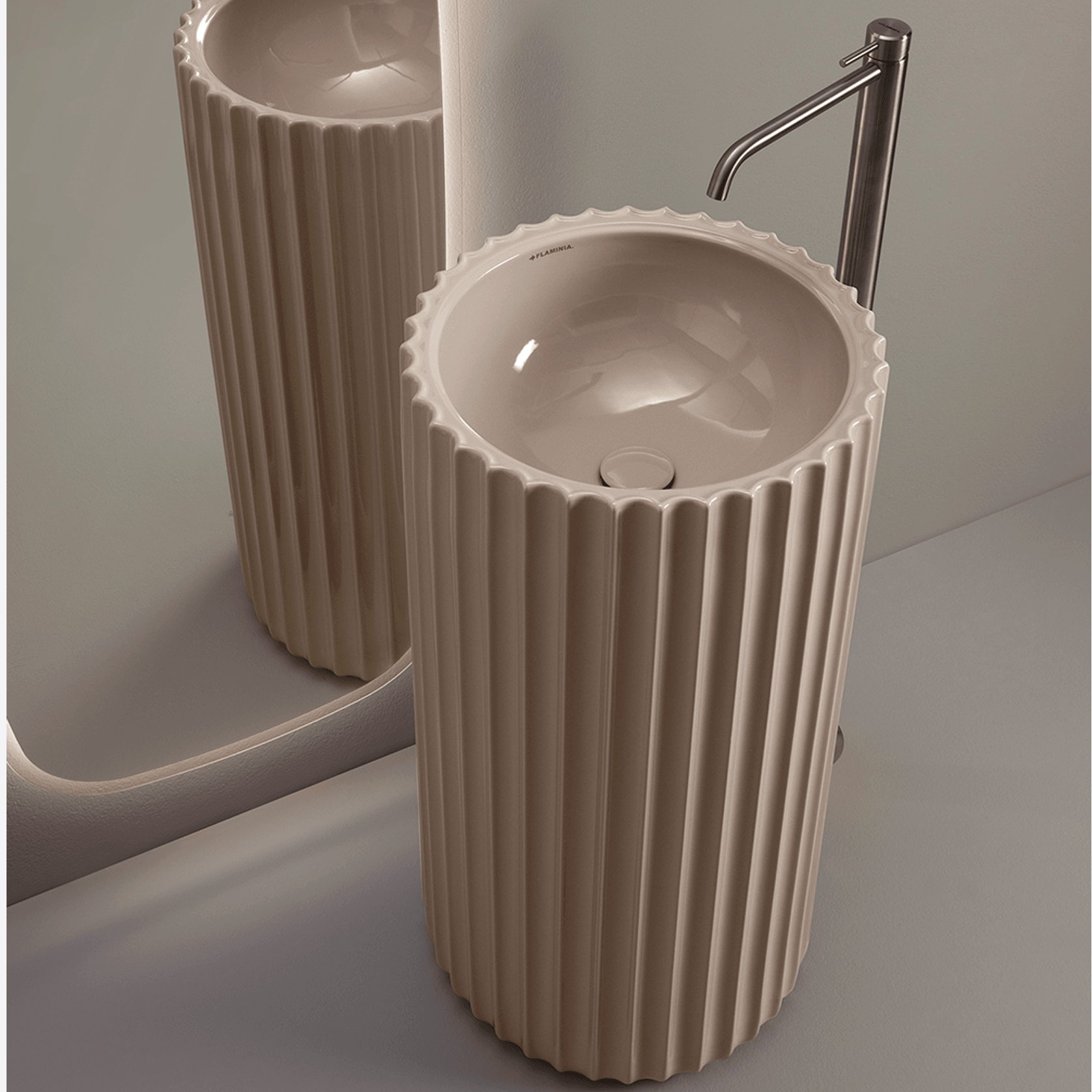 Monosettecento Freestanding Basin gallery detail image