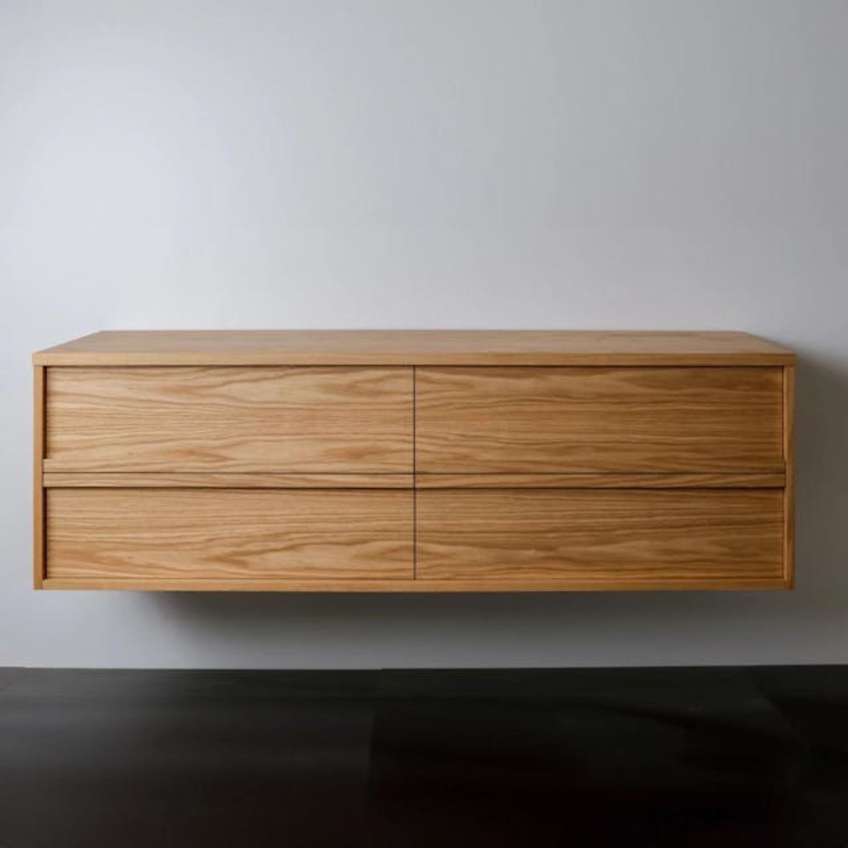 Strato Largo gallery detail image