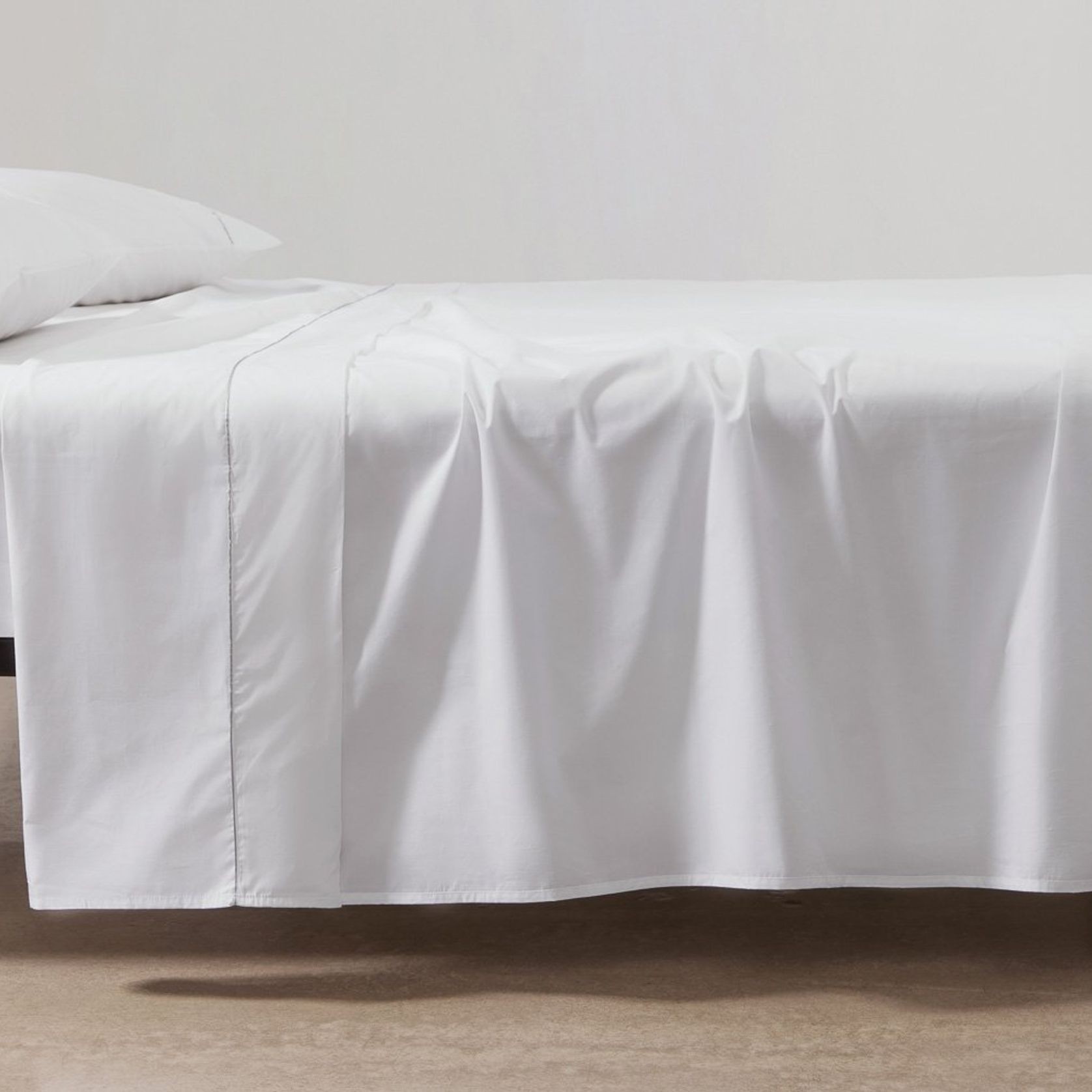 Cotton Percale Flat Sheets with Piping gallery detail image