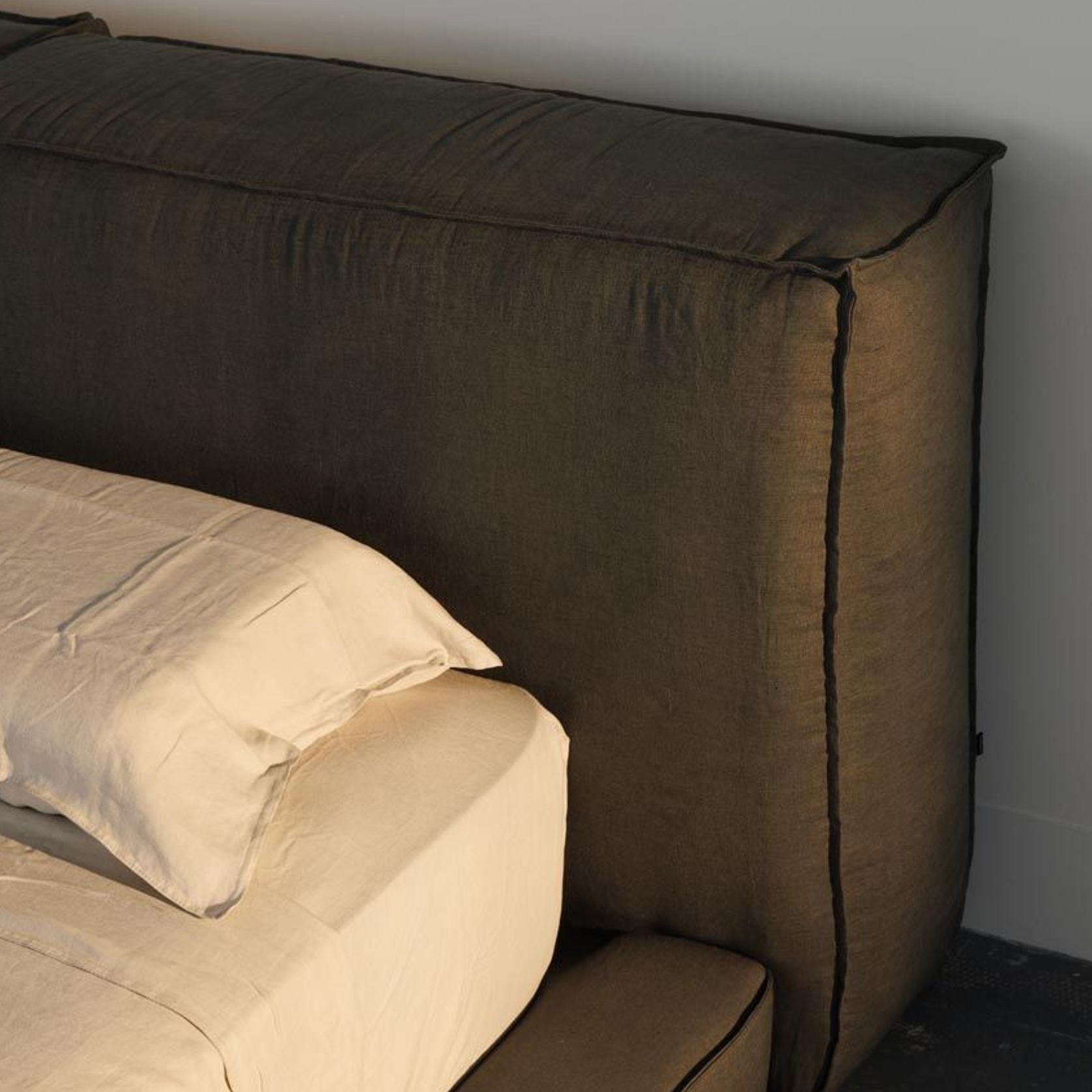Osca Bed gallery detail image