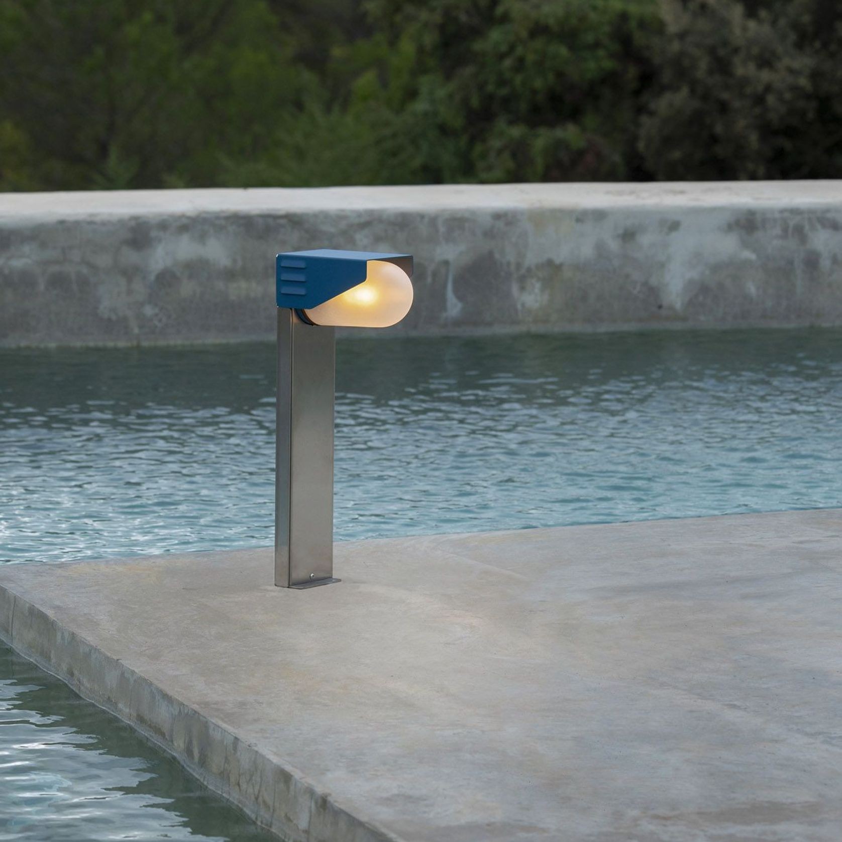 RP195 Model 2 Bollard Light gallery detail image
