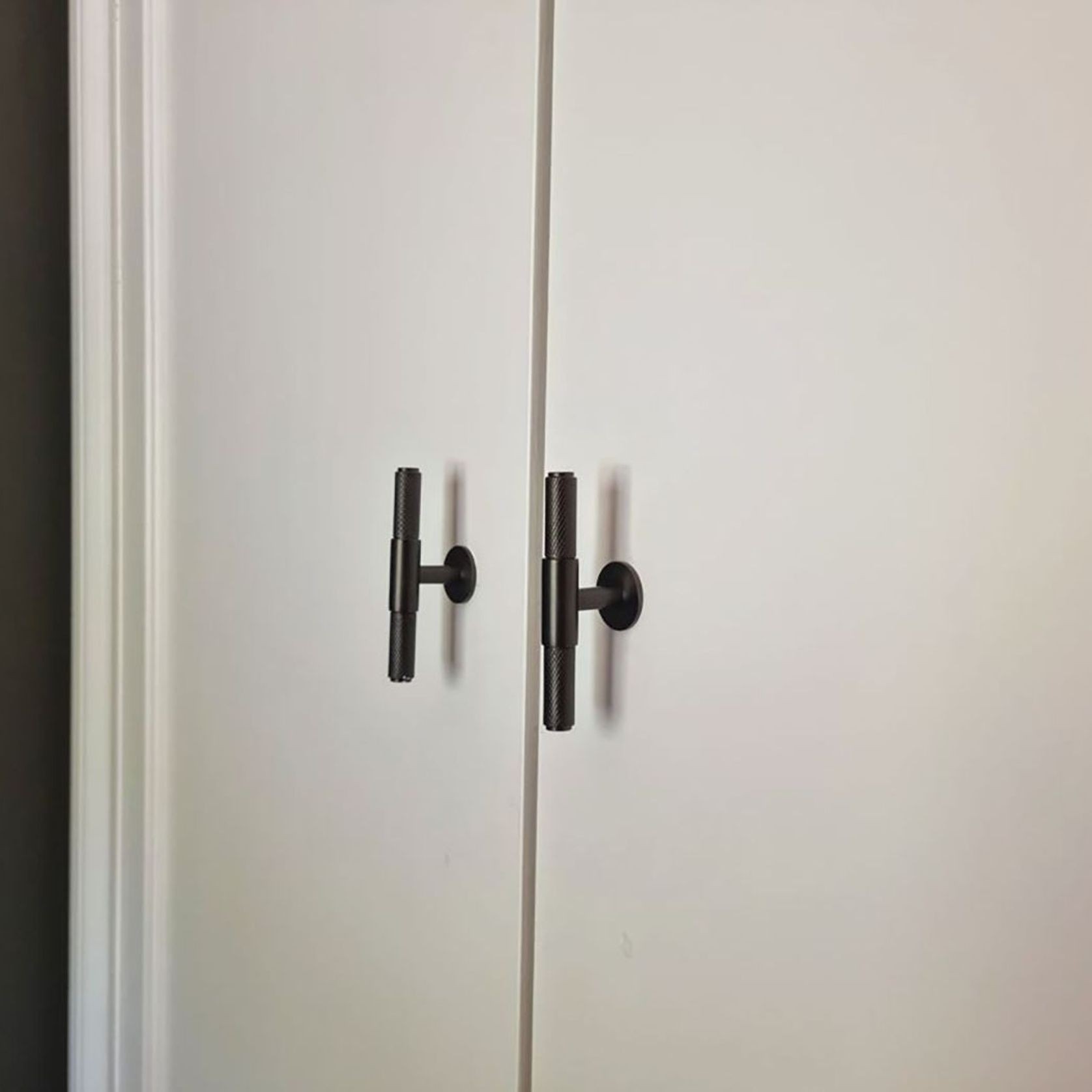 Zanda Zurich Knurled Cabinet T-Bar Handle gallery detail image