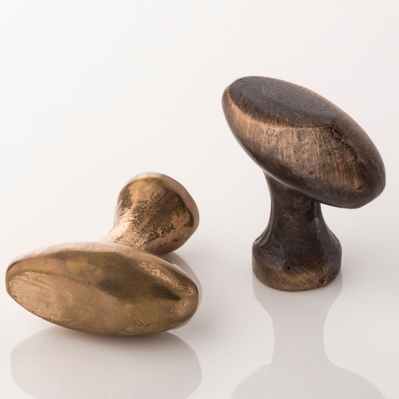 Joseph Giles Organo Bronze Cabinet Hardware gallery detail image