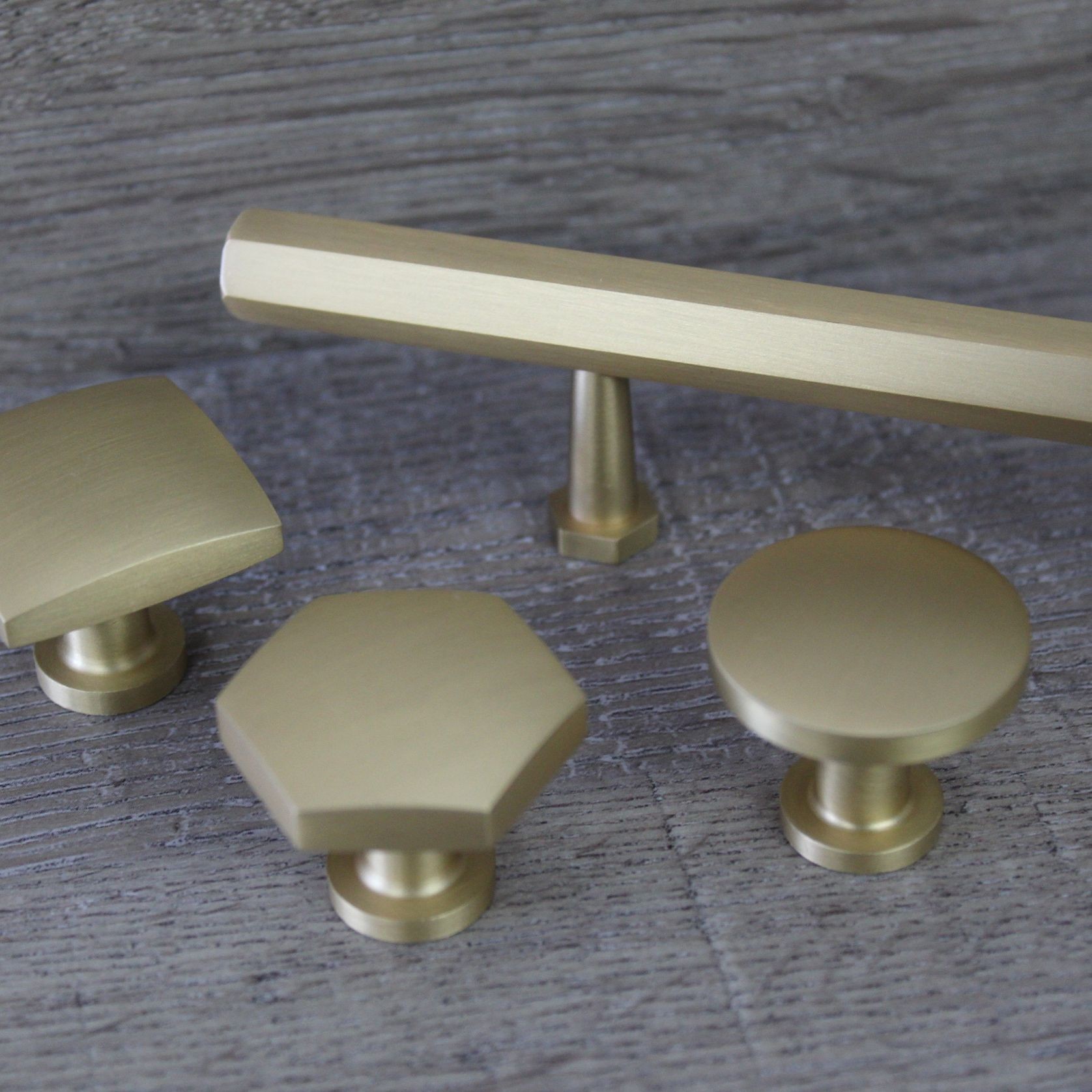 Wentworth Solid Brass Handle (No. 16) gallery detail image