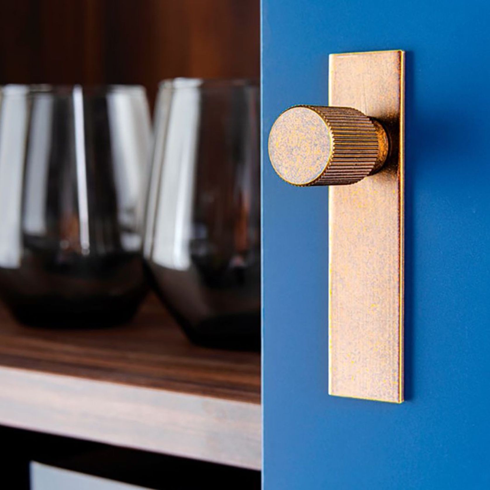 Momo Arpa Round Cabinet Knob And Backplate gallery detail image