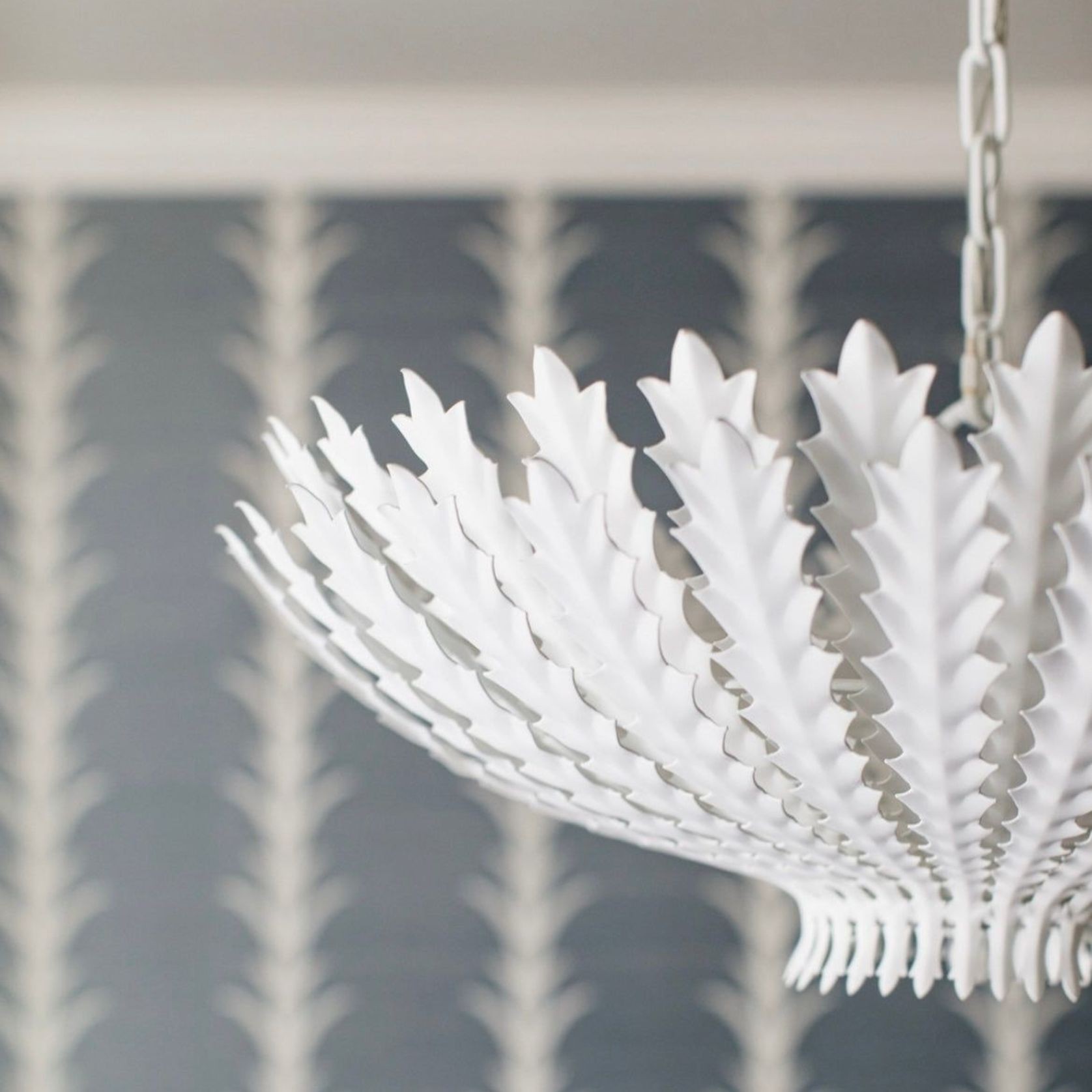 Visual Comfort AERIN Hampton Chandelier gallery detail image