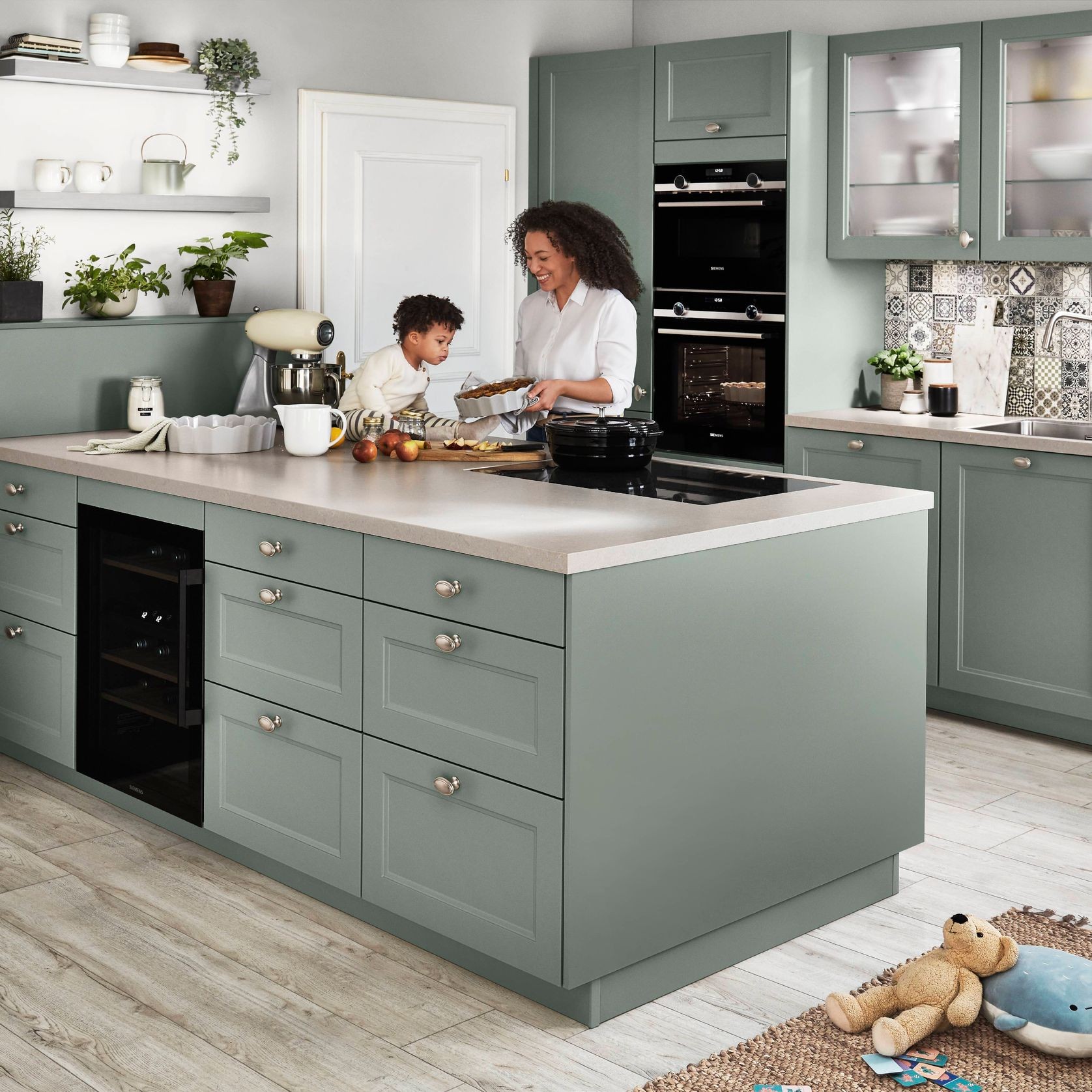 Cascada Traditional Kitchen Cabinetry gallery detail image