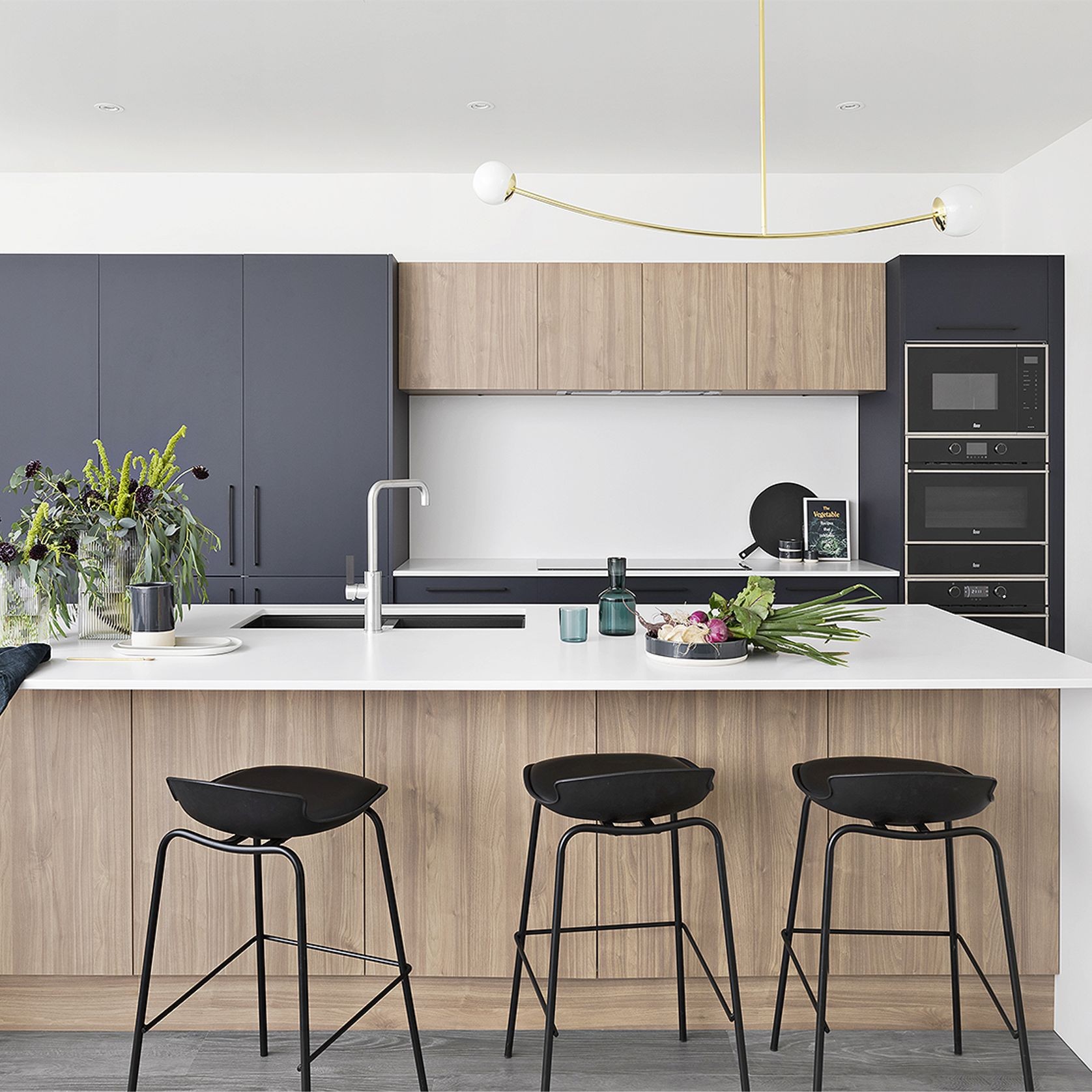 Sophisticated Modern Kitchen Stone gallery detail image