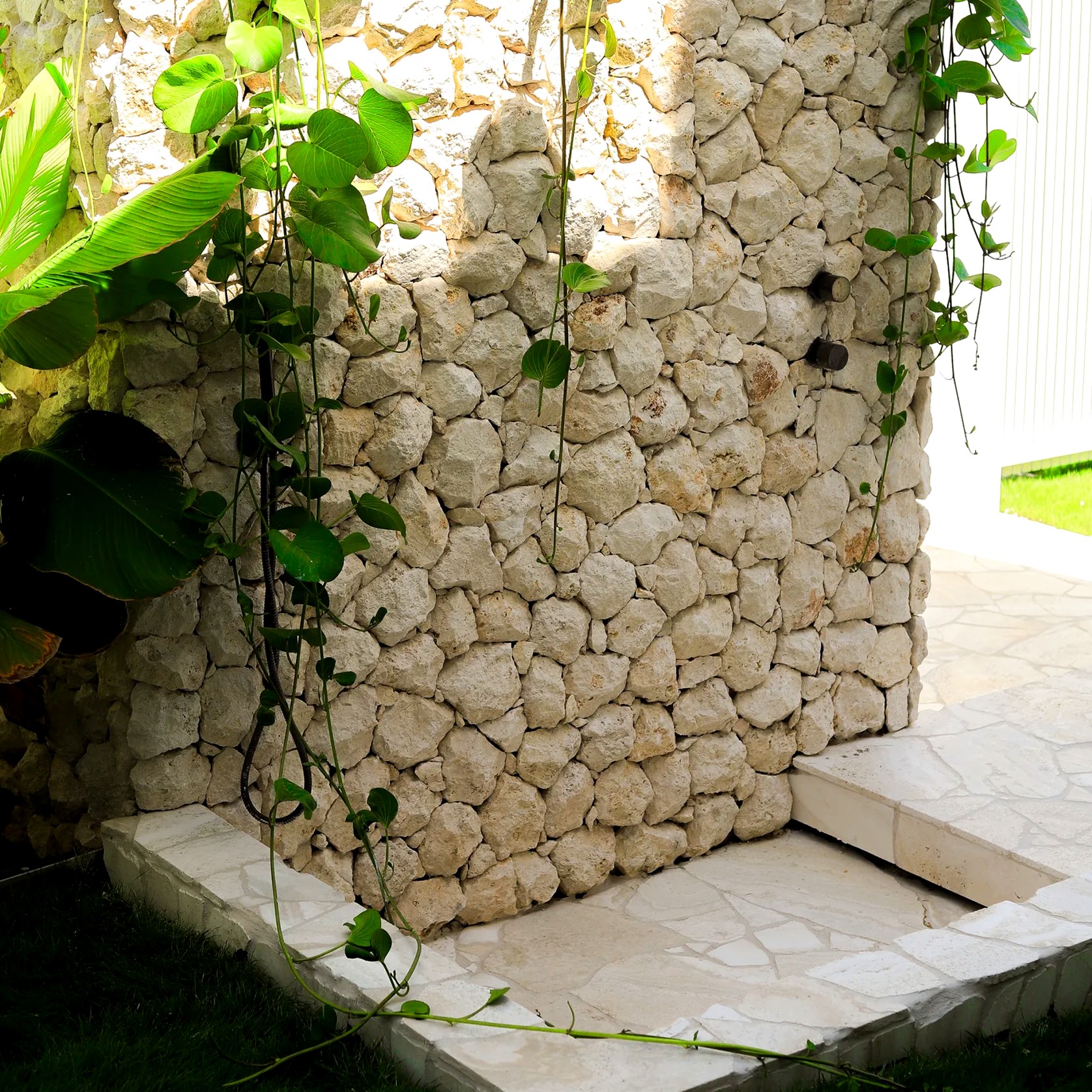 Alila Stone - Freeform gallery detail image