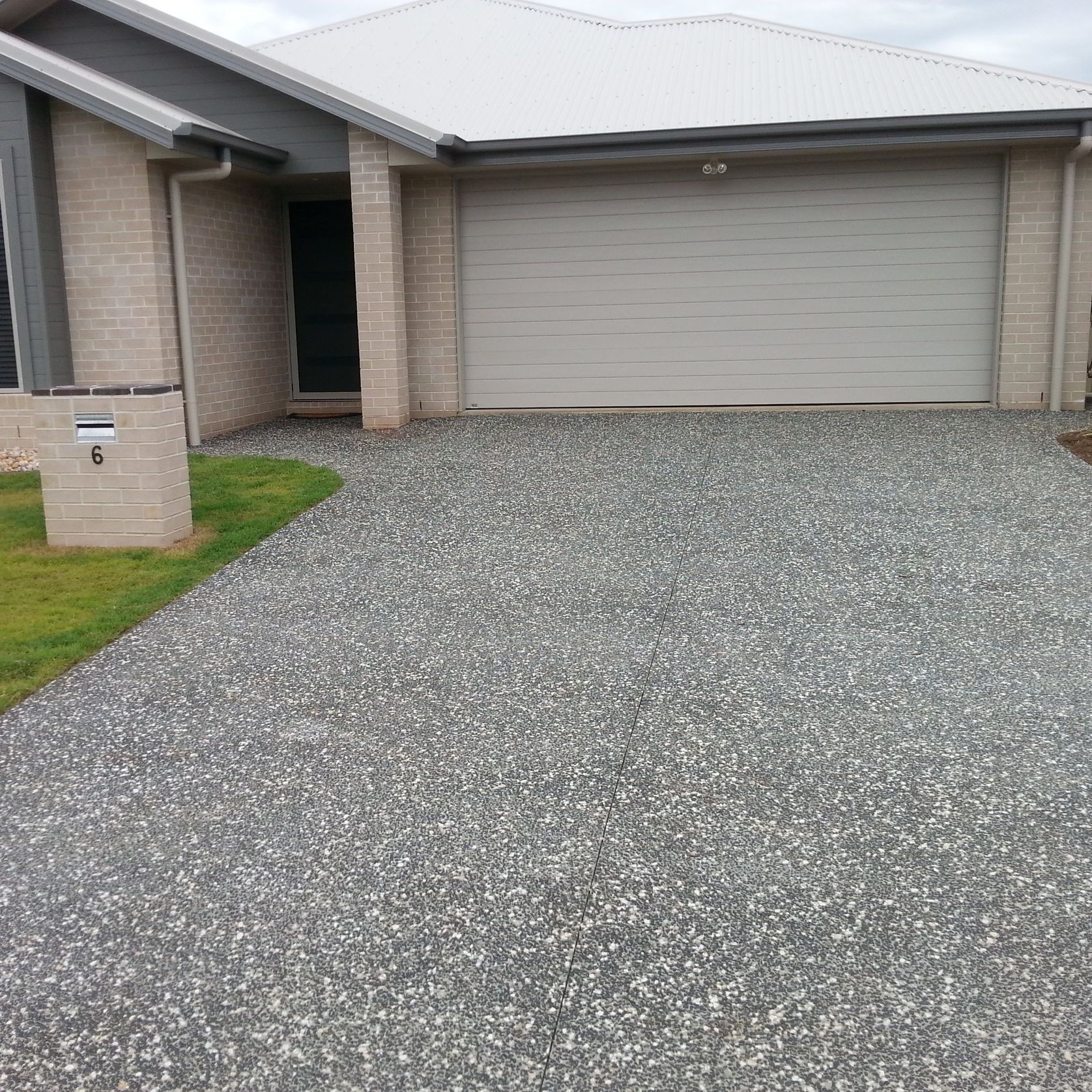 Dulux Avista Exposed Aggregate Concrete Sealer gallery detail image