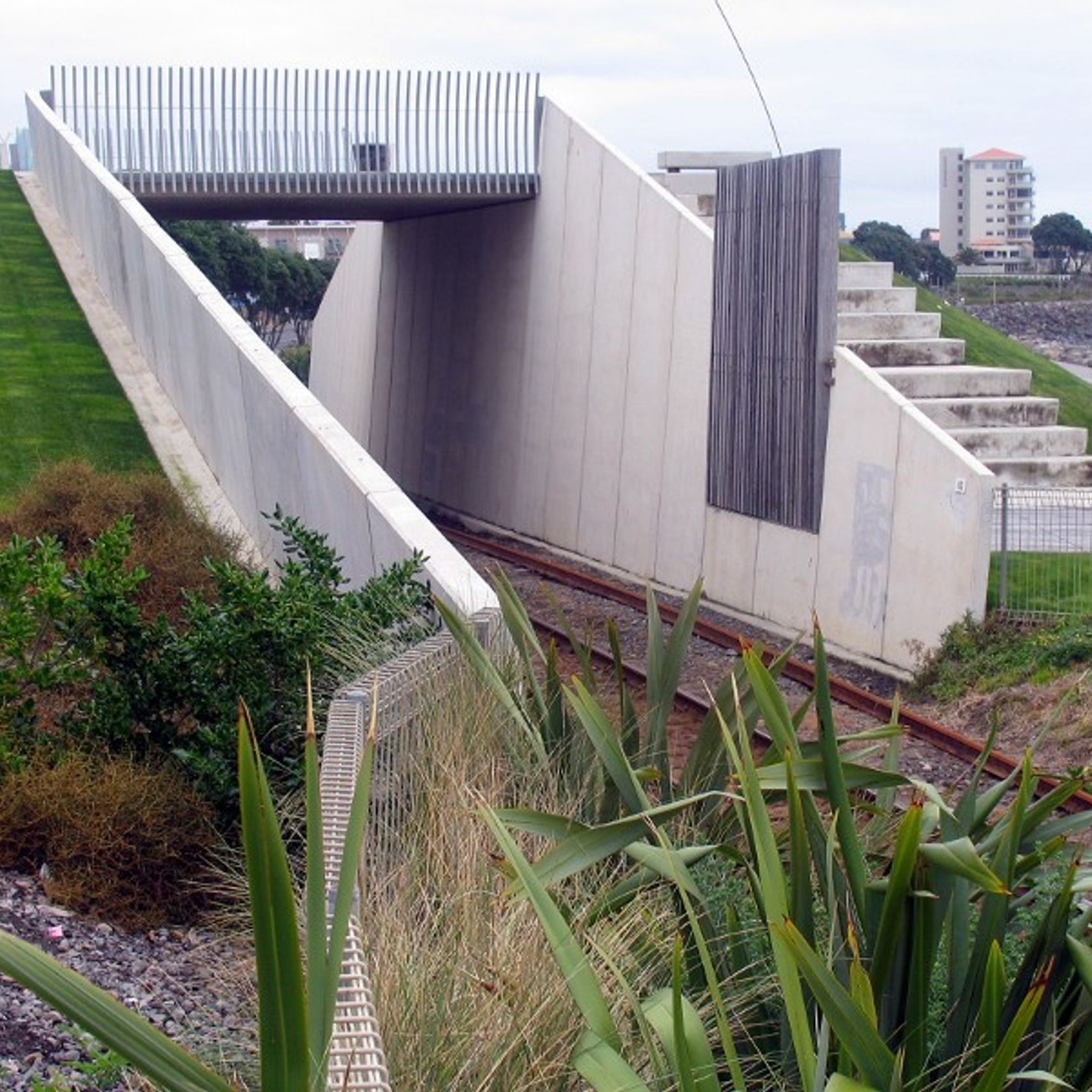 Barriers & Retaining Walls gallery detail image