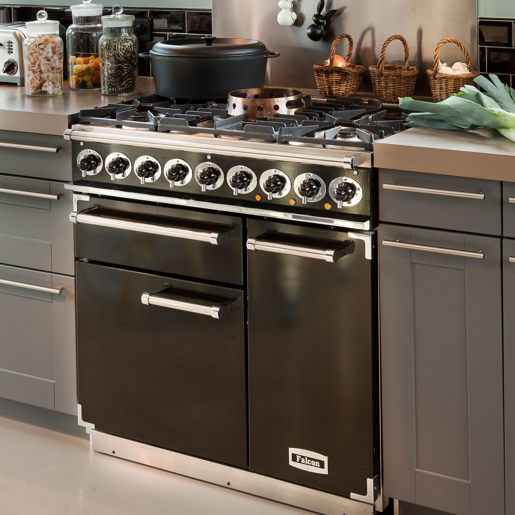 Falcon | Black 900 Deluxe Induction Range Cooker gallery detail image